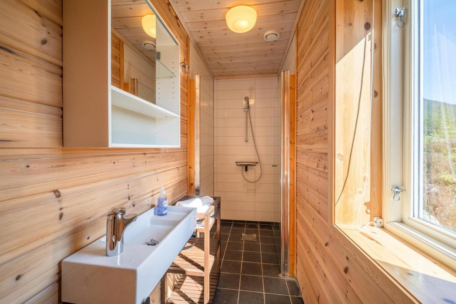 Lakehouse - 14p - With Sauna & By the Water