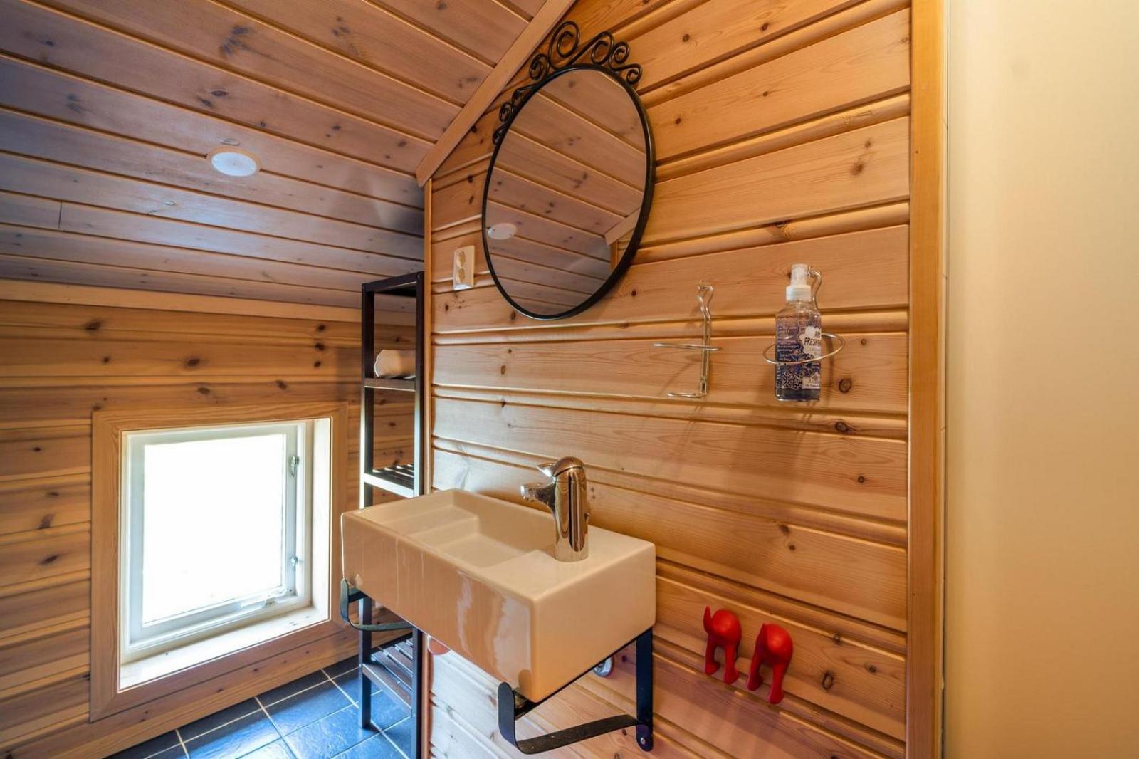 Lakehouse - 14p - With Sauna & By the Water