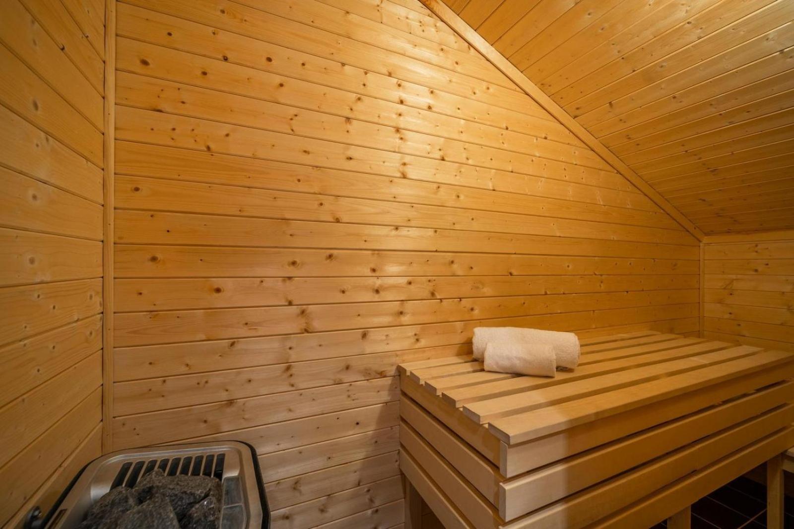 Lakehouse - 14p - With Sauna & By the Water