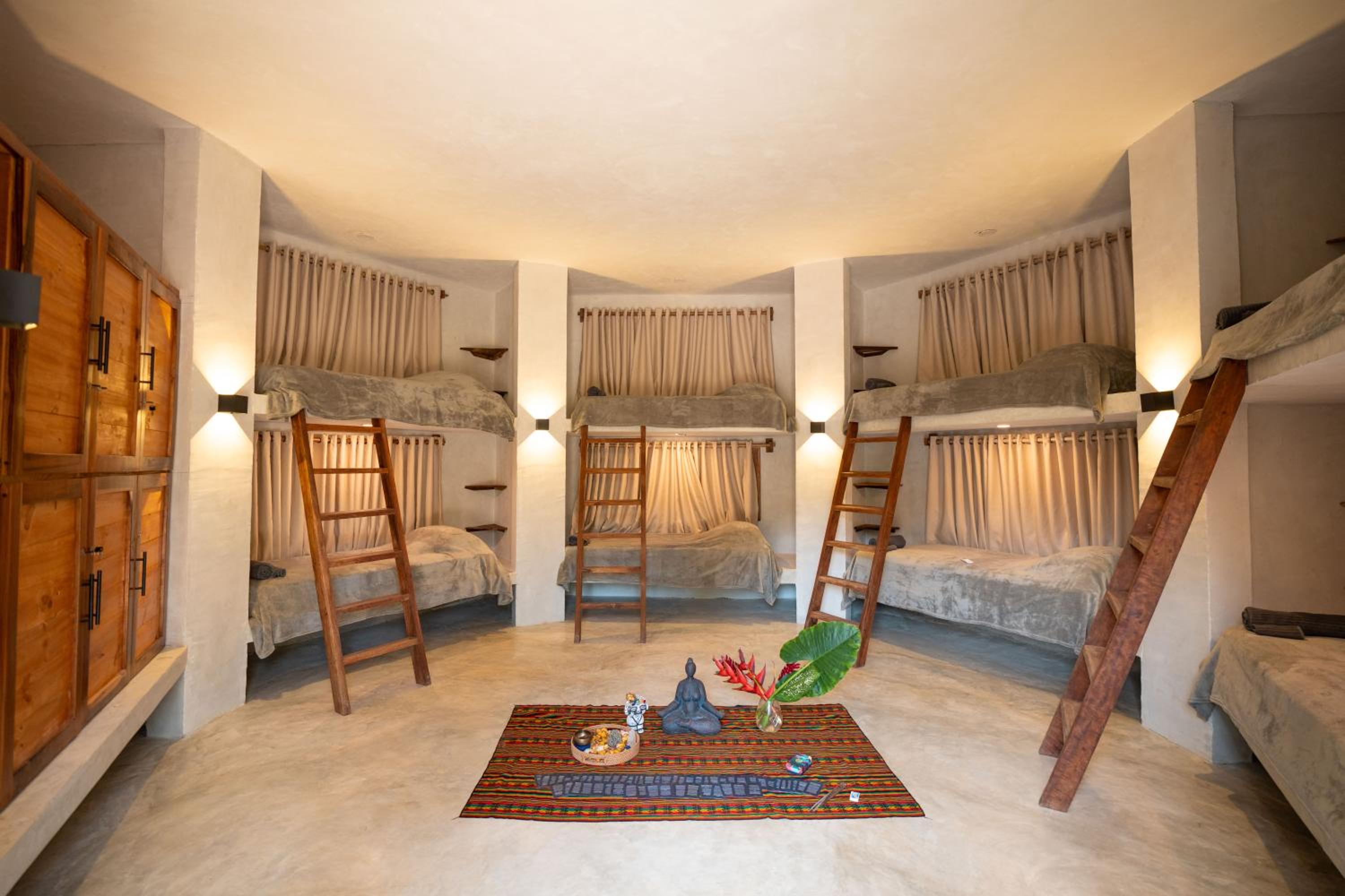 Hotel Leisy's Garden Hostel & Rooms - Image 1