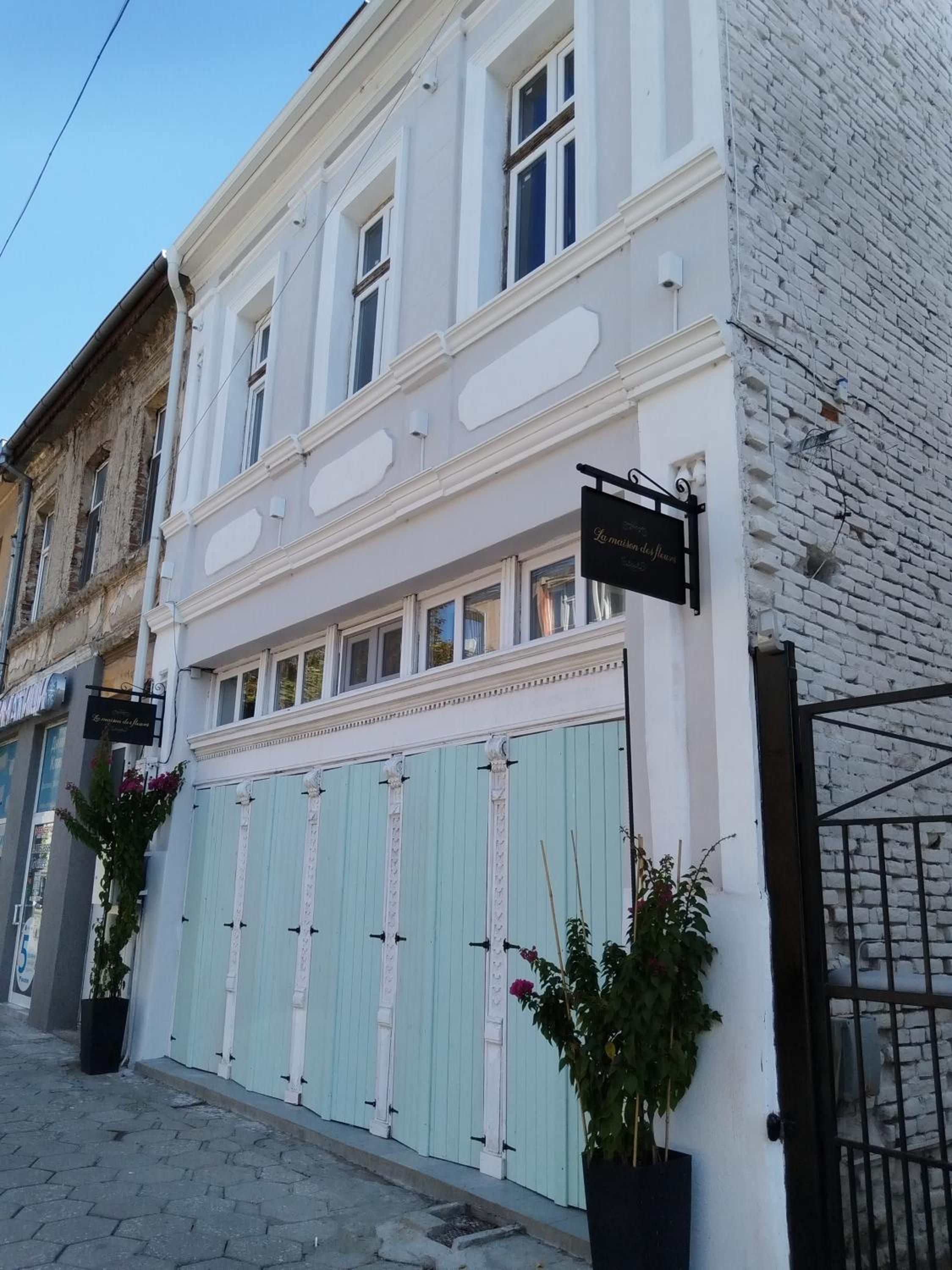 La Maison des Fleurs FREE PARKING