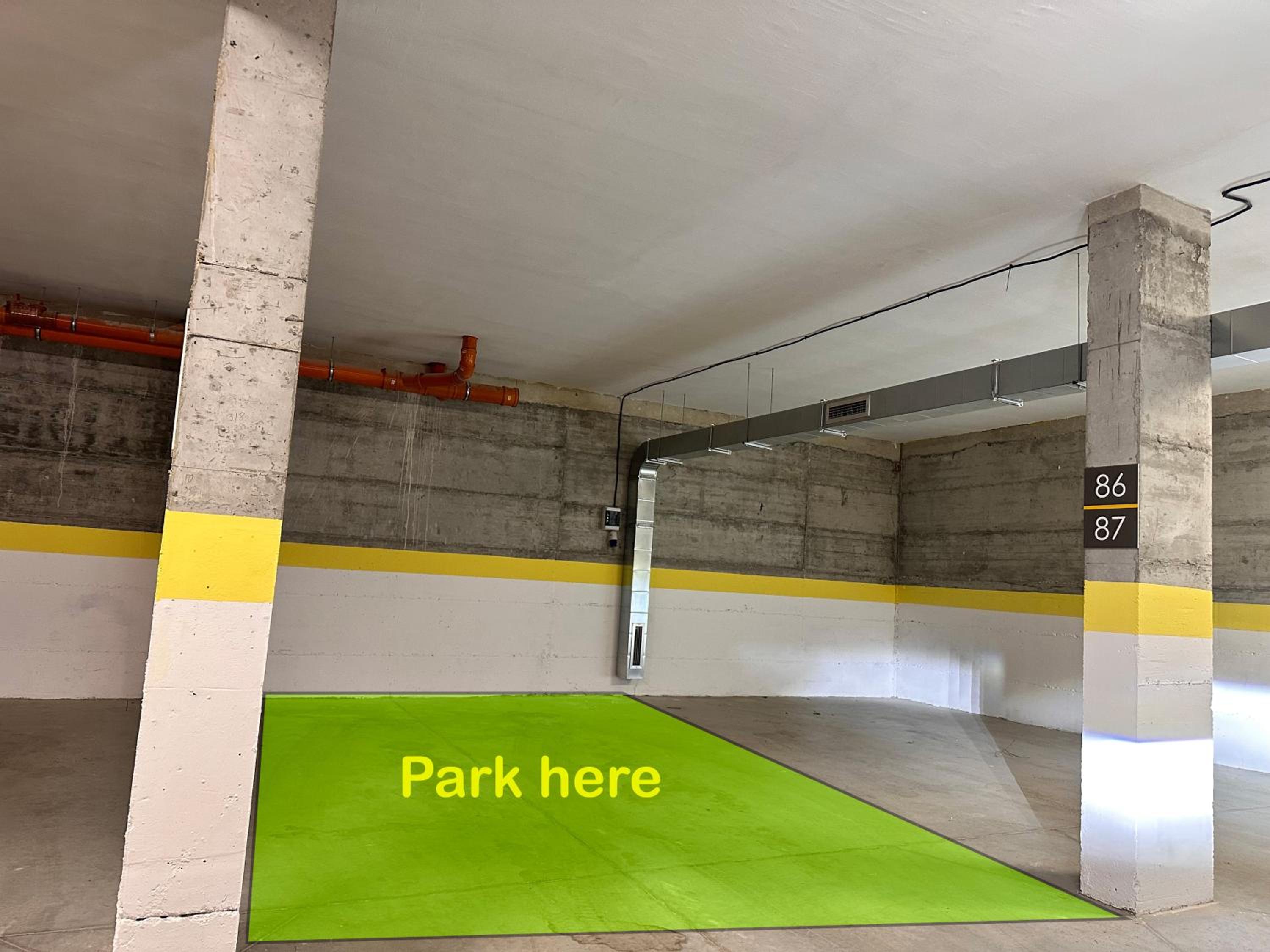 New Modern & Cozy apartment with FREE Private parking and EV charging station