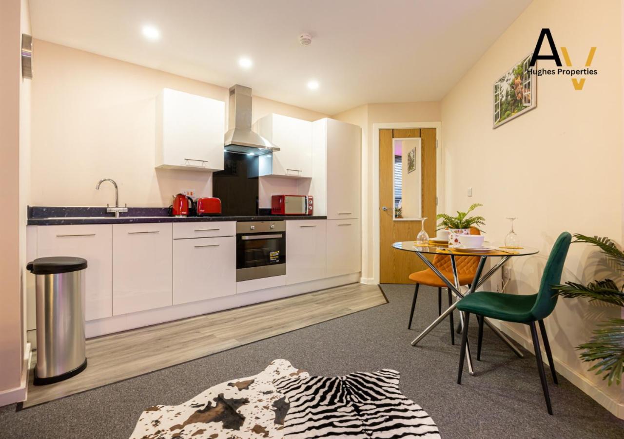 Trendy One-Bedroom Apartment - Ideal for Professionals in Salford By AV Hughes Properties