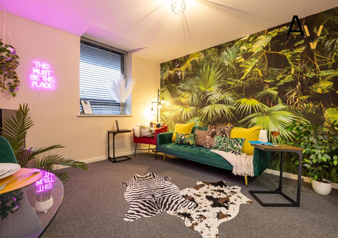 Trendy One-Bedroom Apartment - Ideal for Professionals in Salford By AV Hughes Properties