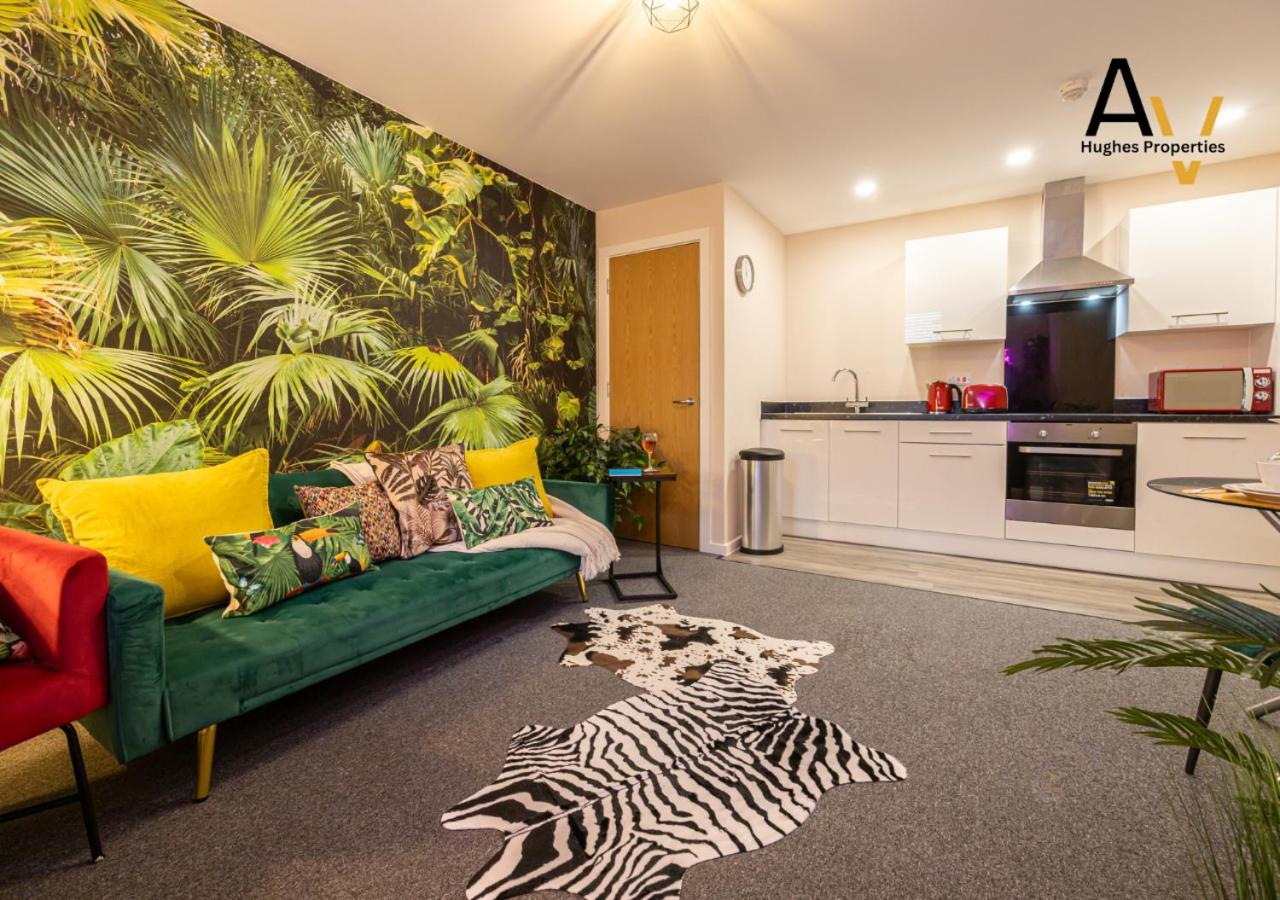 Trendy One-Bedroom Apartment - Ideal for Professionals in Salford By AV Hughes Properties