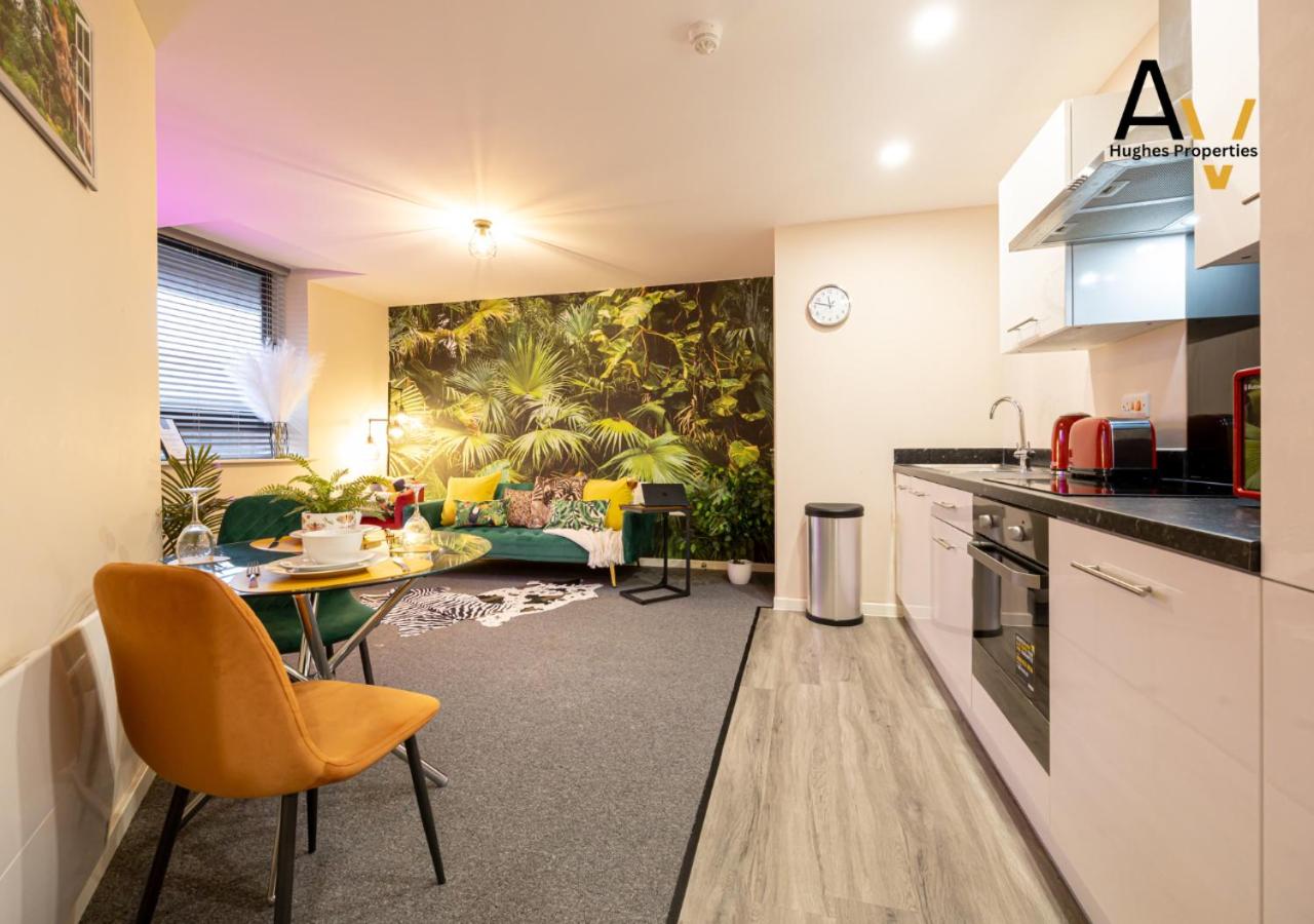 Trendy One-Bedroom Apartment - Ideal for Professionals in Salford By AV Hughes Properties