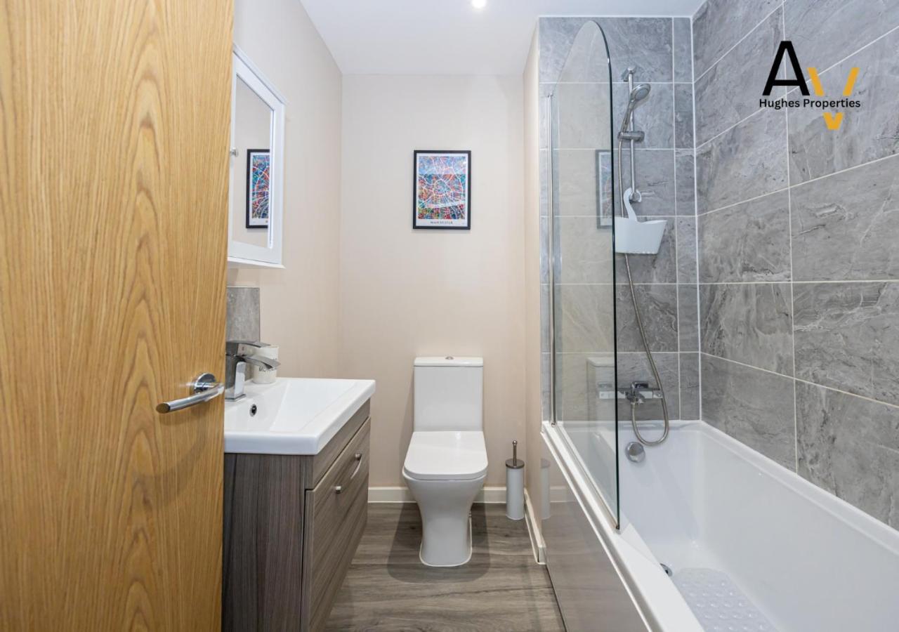 Trendy One-Bedroom Apartment - Ideal for Professionals in Salford By AV Hughes Properties