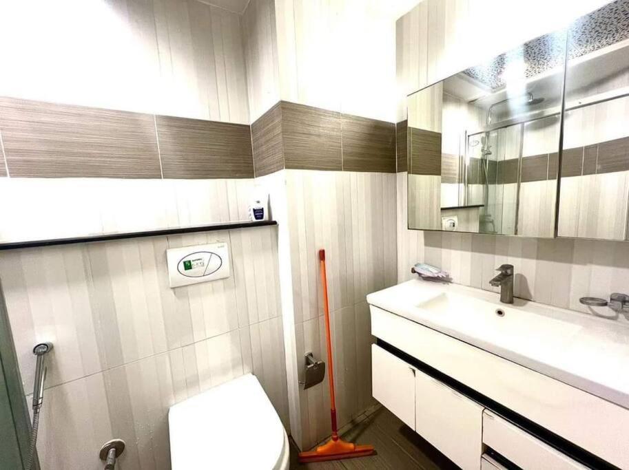 Elegant 2 Bedroom Centaurus Apartement view 3