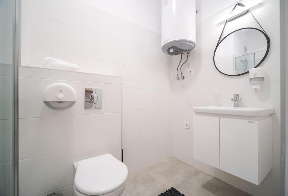 Mycampus 1 bdrm, stay 4, free parking, garden, self check-in