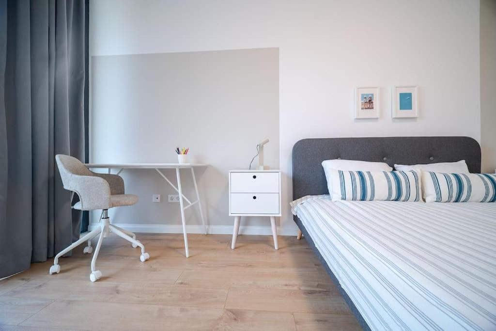 Mycampus 1 bdrm, stay 4, free parking, garden, self check-in
