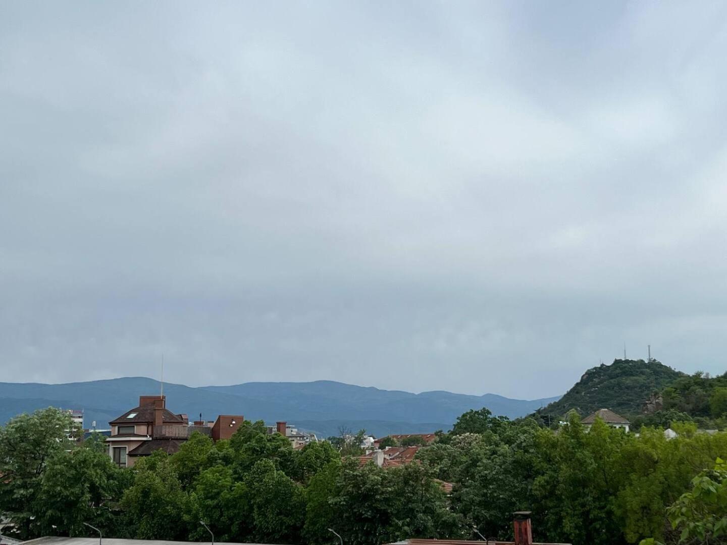 Artistic Loft Panoramic View Top Center