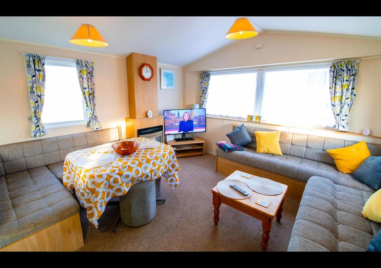 ND30 - Marlie Farm Holiday Park, New Romney view 3
