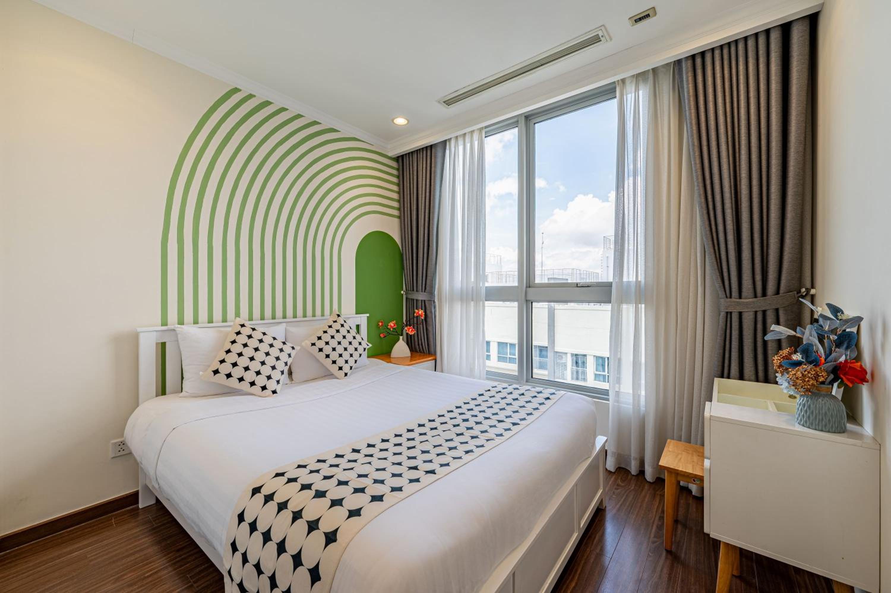 Vinhomes Romantic Apartment Ho Chi Minh view 2