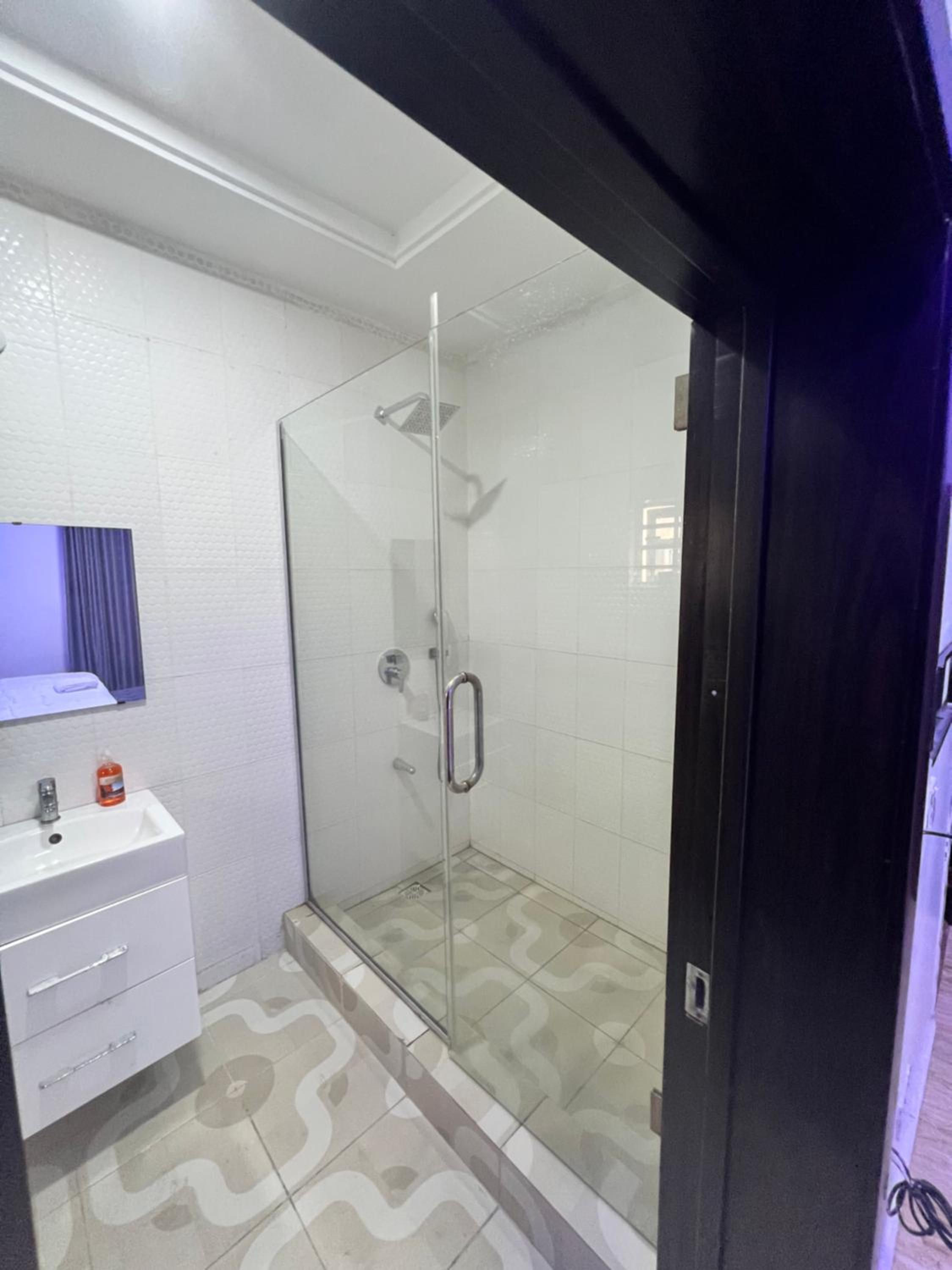 Luxury 1 bedroom apartment in lekki view 4