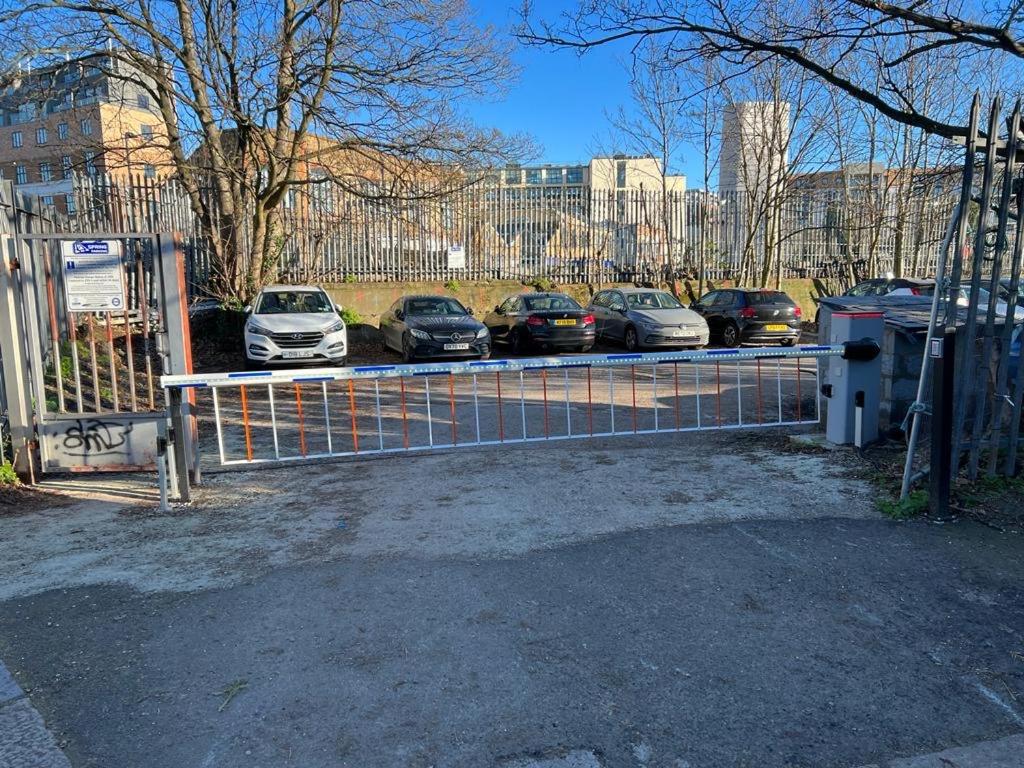 Cosy 1 bedroom apartment with balcony near Chiswick