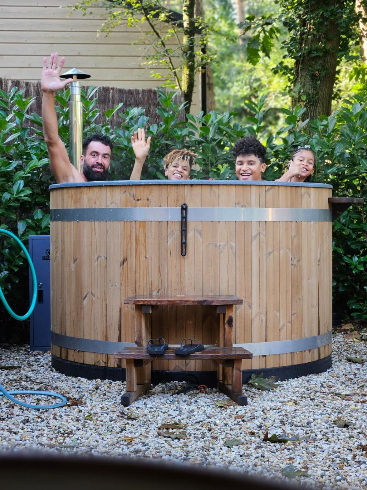 Hotel Forest Finest, luxe chalet met HOT TUB mooie overkapping en prachtige tuin met veel privacy - Image 1