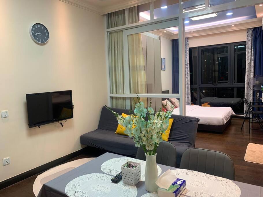 V Residence Suites 5-6pax 3R1B Linked to Sunway Velocity Mall MRT LRT Maluri & Cochrane KLCC View Kuala Lumpur