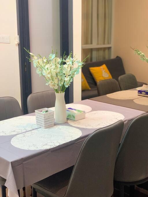 V Residence Suites 5-6pax 3R1B Linked to Sunway Velocity Mall MRT LRT Maluri & Cochrane KLCC View Kuala Lumpur
