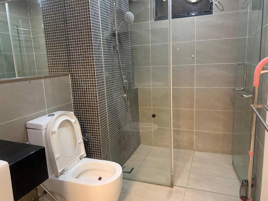V Residence Suites 5-6pax 3R1B Linked to Sunway Velocity Mall MRT LRT Maluri & Cochrane KLCC View Kuala Lumpur