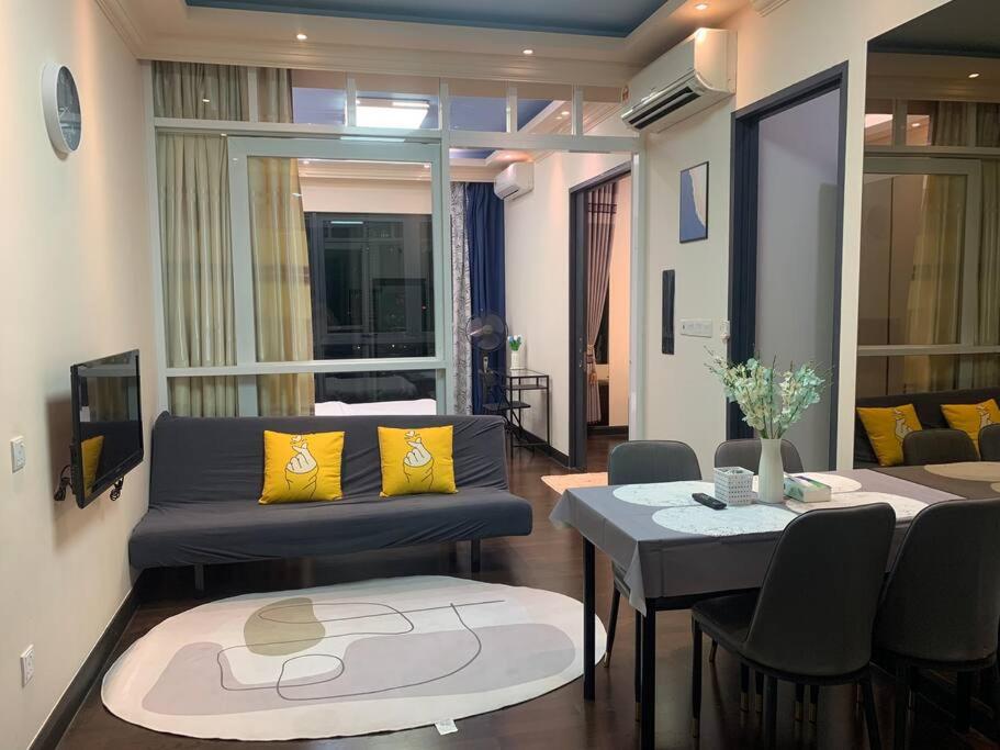 V Residence Suites 5-6pax 3R1B Linked to Sunway Velocity Mall MRT LRT Maluri & Cochrane KLCC View Kuala Lumpur