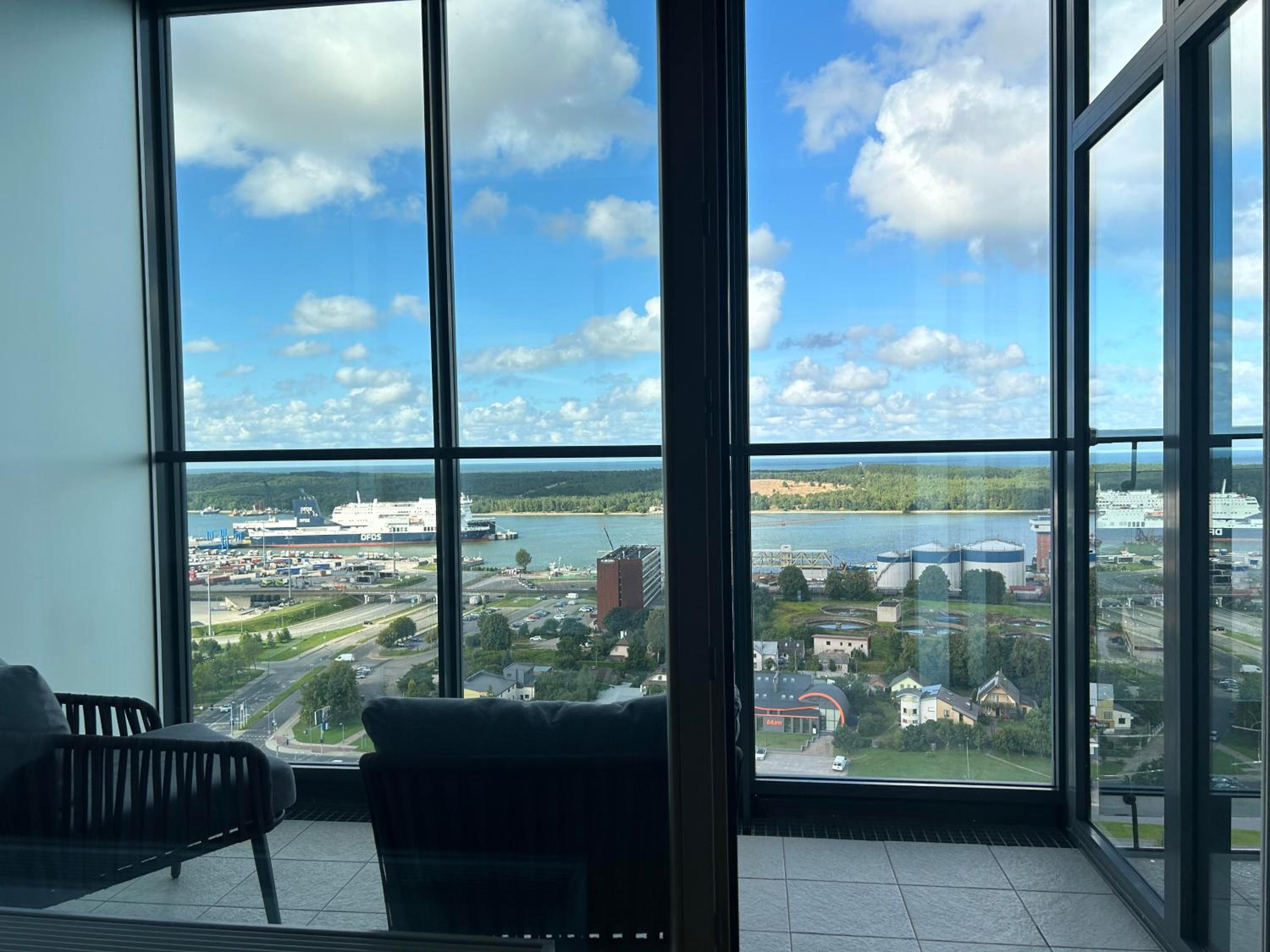 21 fl an apartment with a sea view view 2