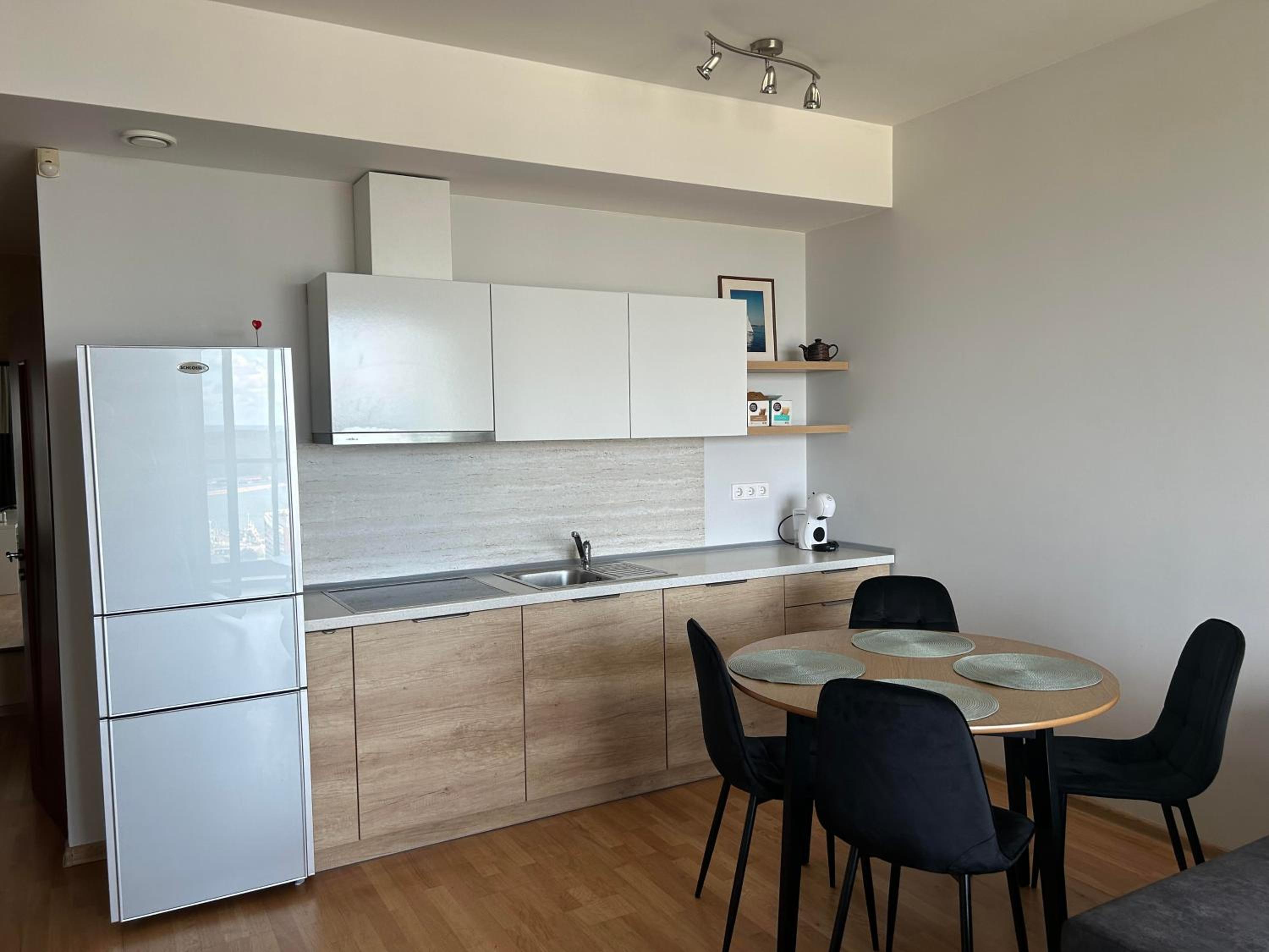 21 fl an apartment with a sea view view 3