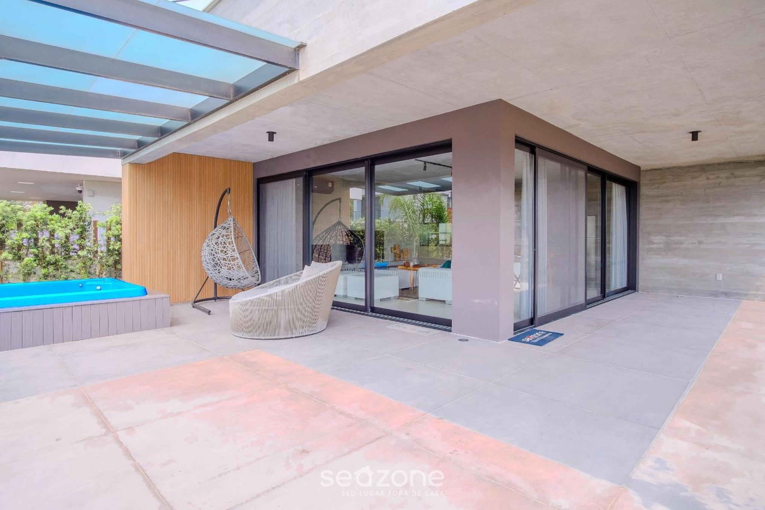 Modern house with pool next to Surfland ROI00