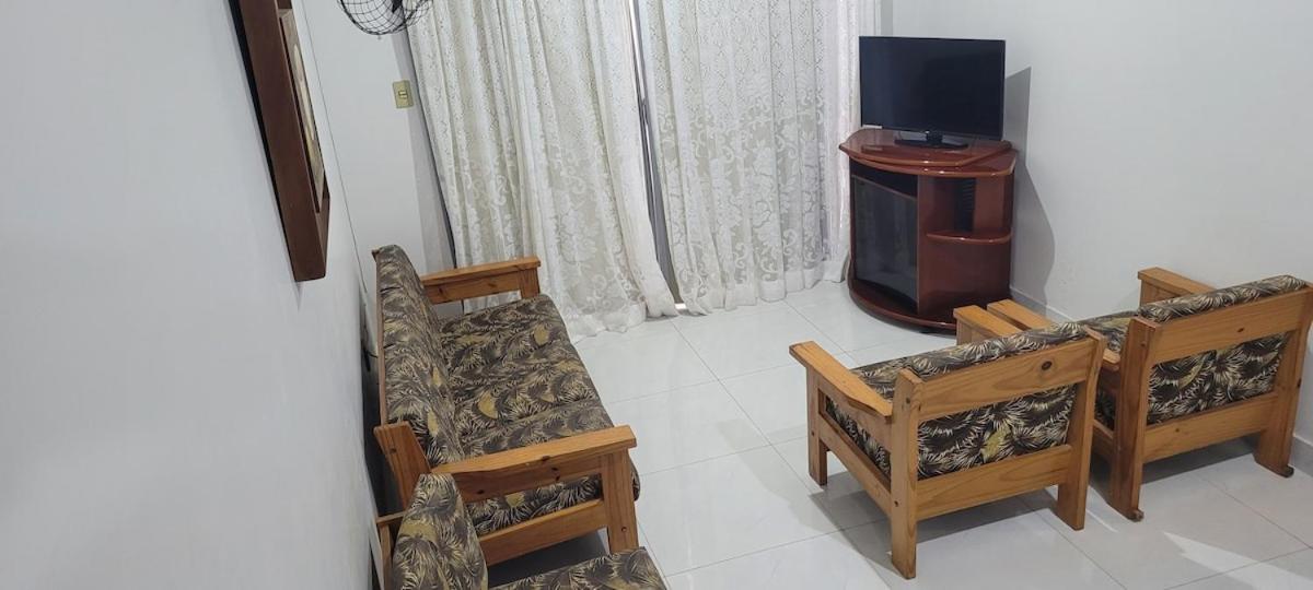 Apartamento a 250mts Da Praia, 6 hospedes, Wi-Fi, 1 vaga garagem