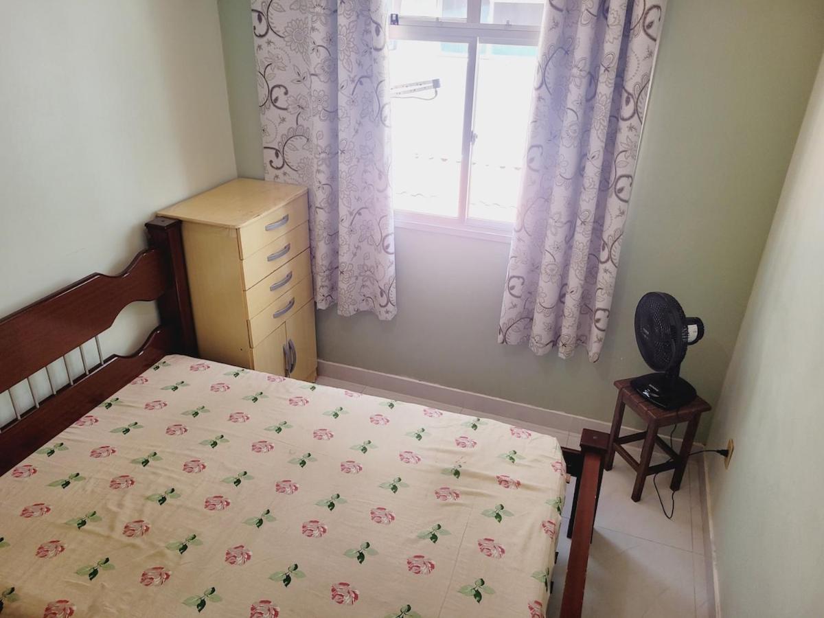 Apartamento a 250mts Da Praia, 6 hospedes, Wi-Fi, 1 vaga garagem