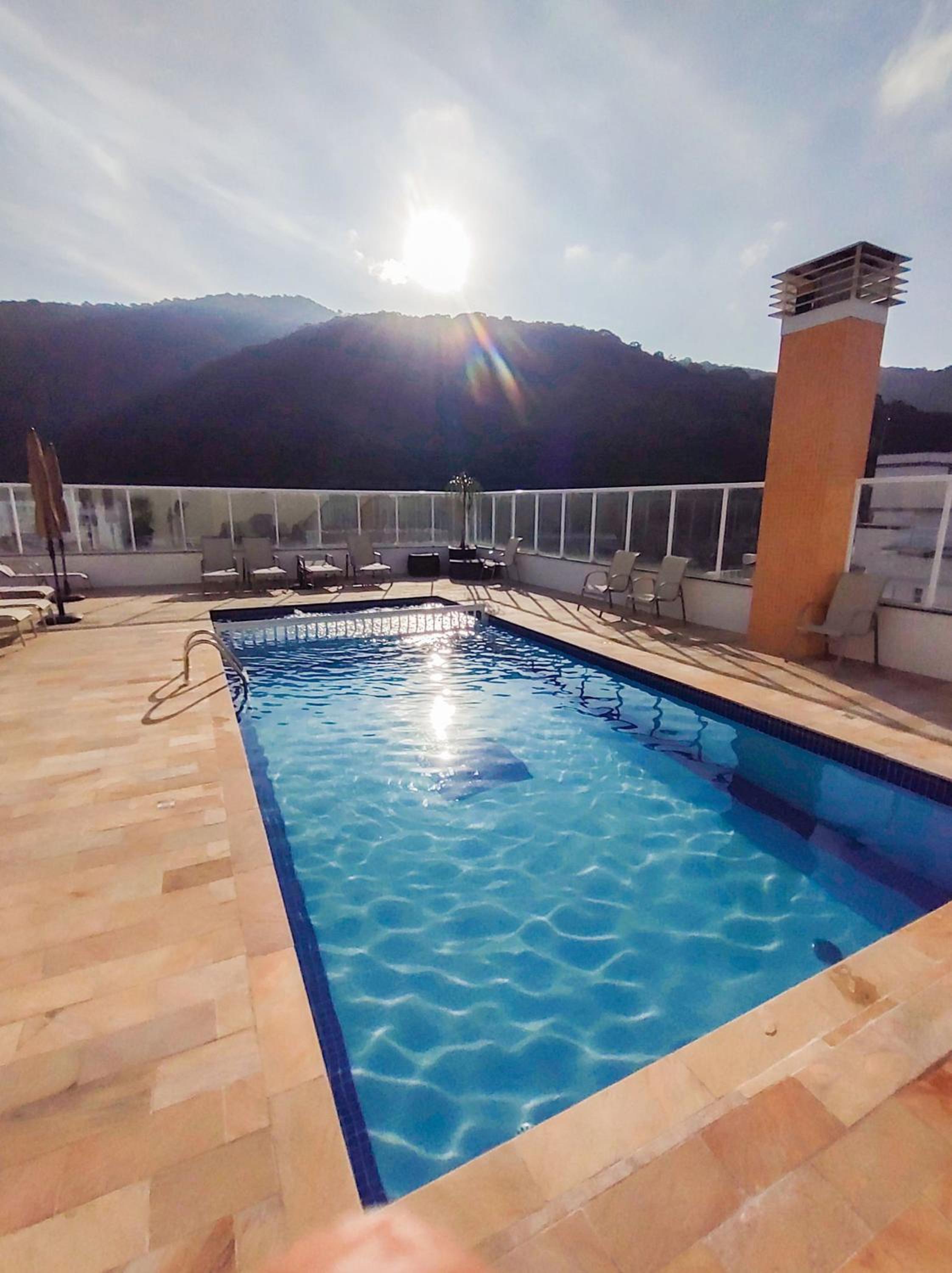 Apartamentos a 100m Praia das Toninhas PISCINA AQUECIDA
