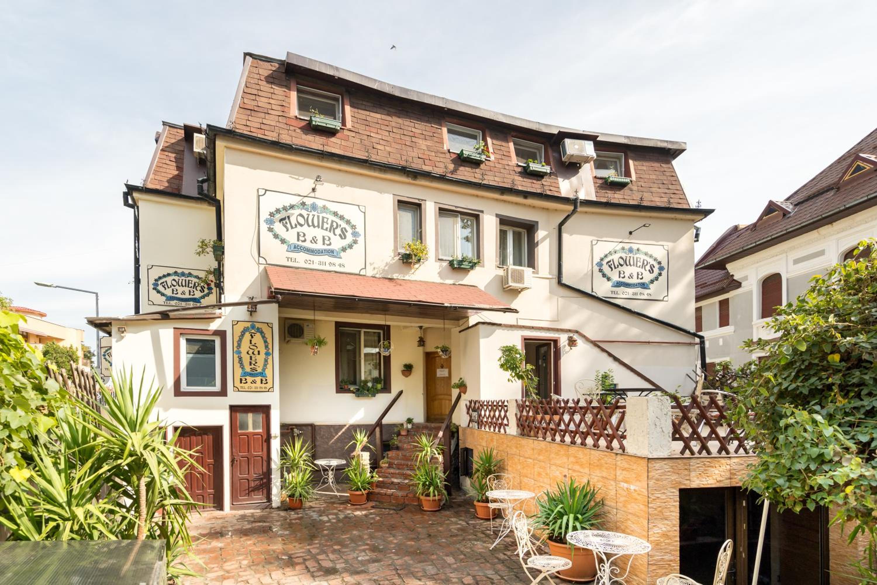 Hotel Flower's - Image 1