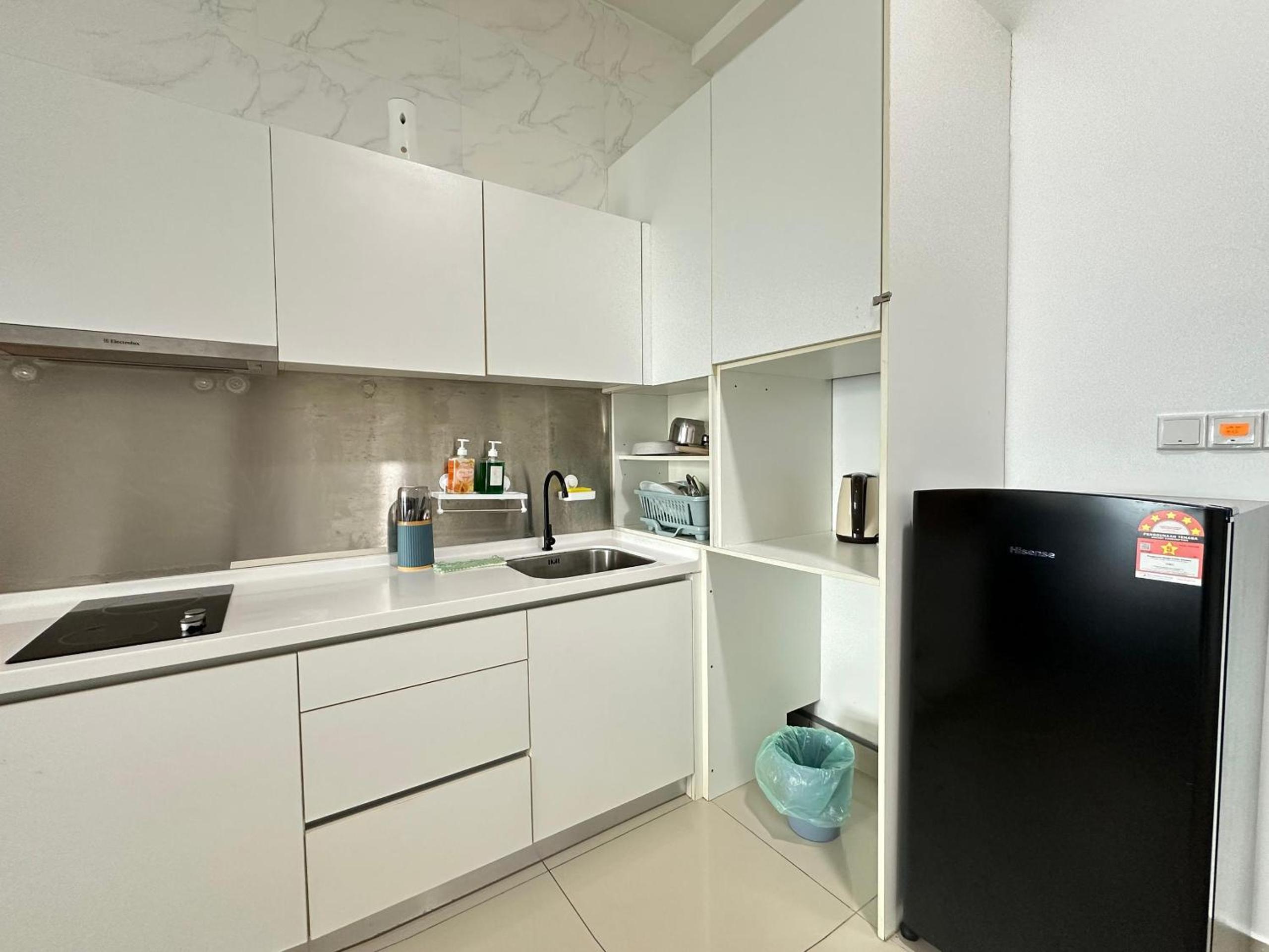 Twin Galaxy Studio 6pax Free WiFi Netflix