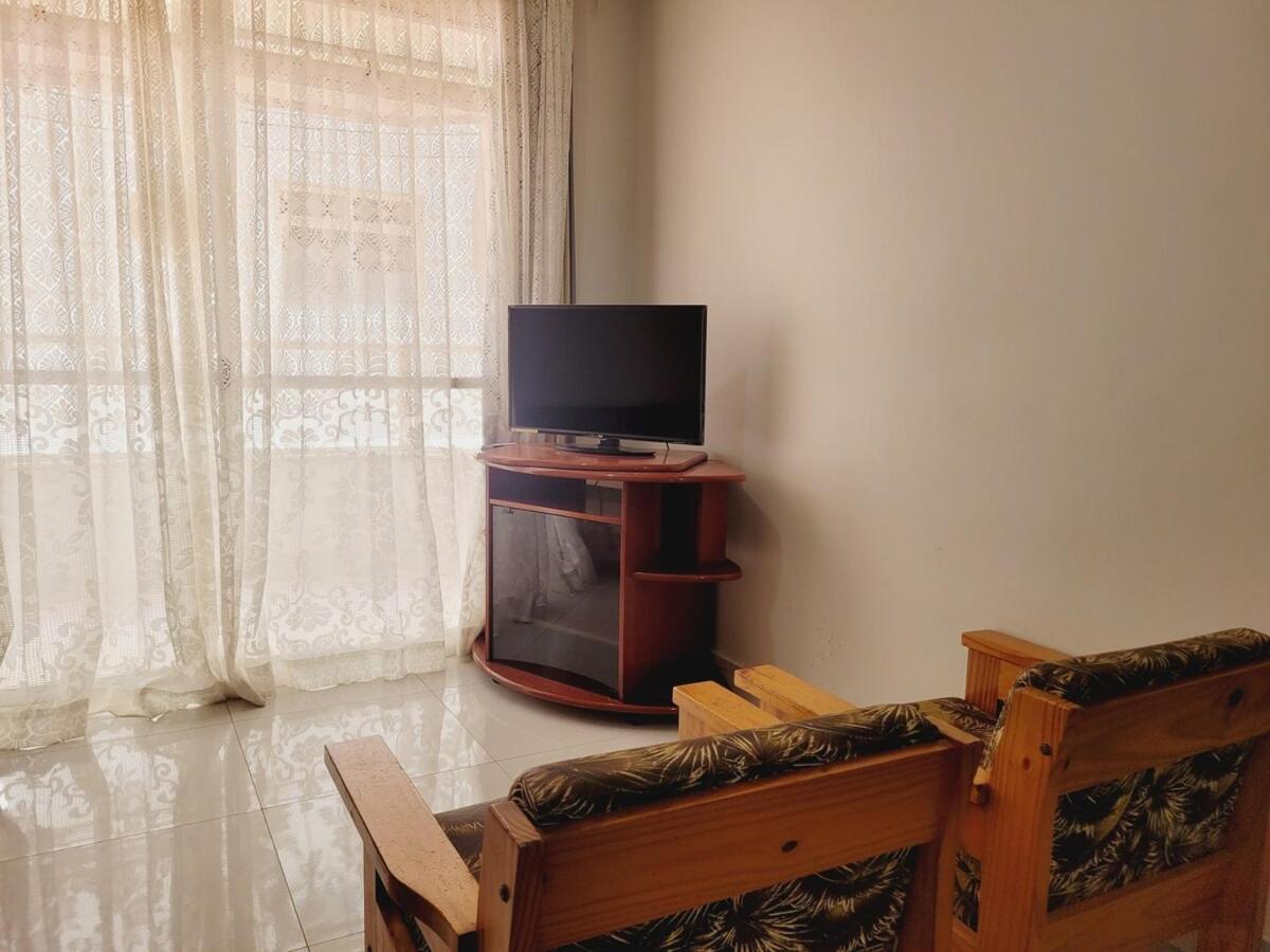Apartamento a 250mts Da Praia, 6 hospedes, Wi-Fi, 1 vaga garagem