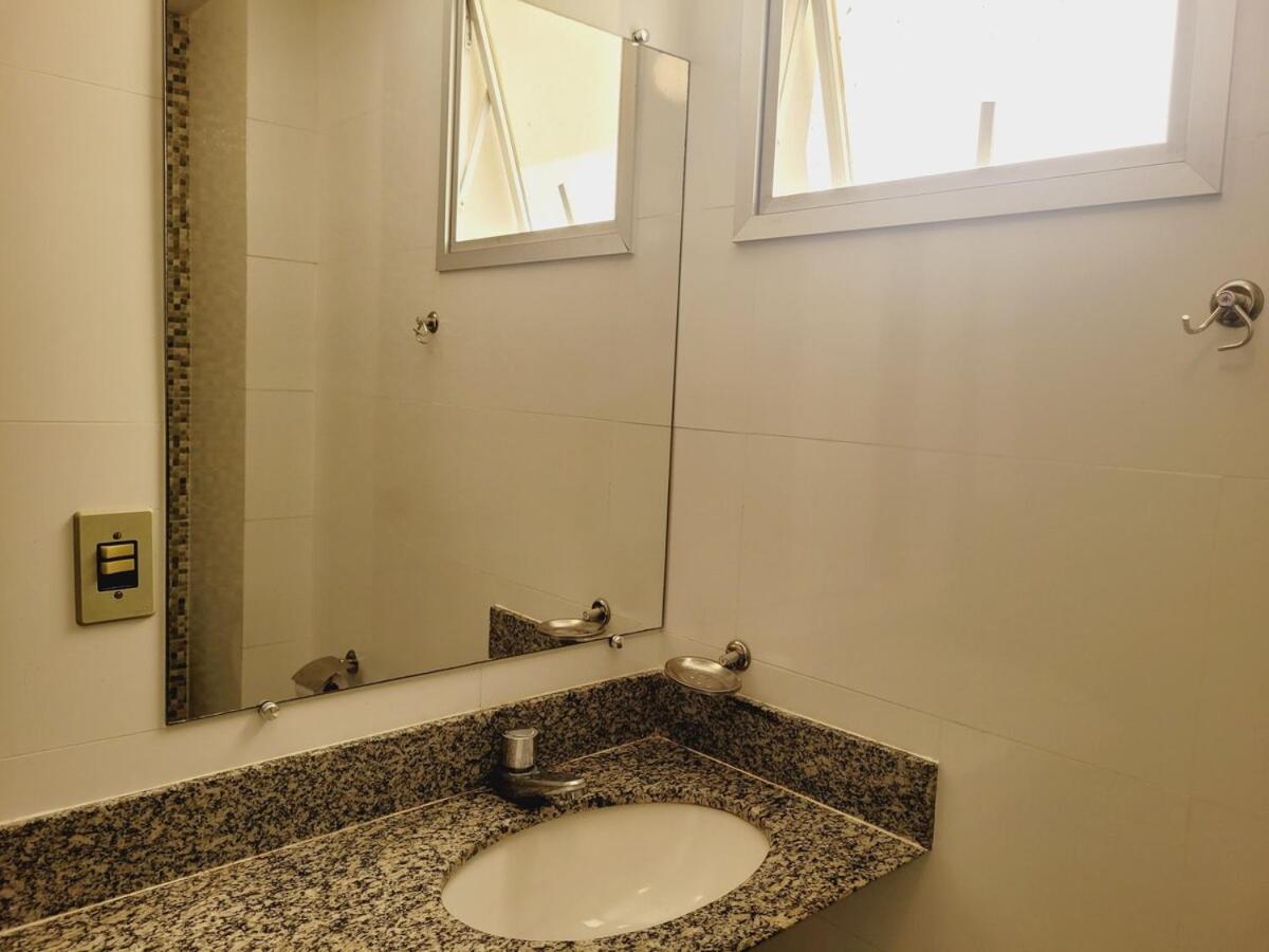 Apartamento a 250mts Da Praia, 6 hospedes, Wi-Fi, 1 vaga garagem