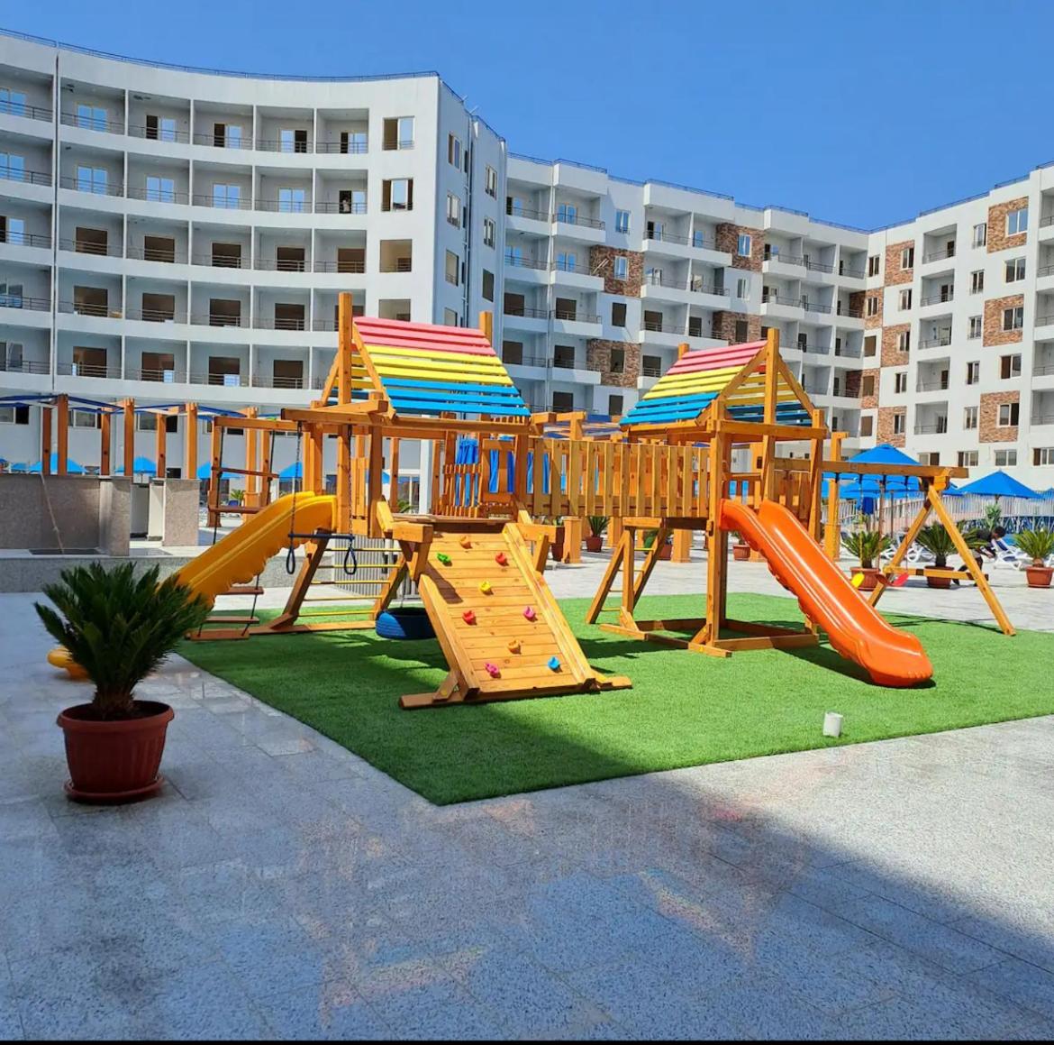 Tiba gollden resort