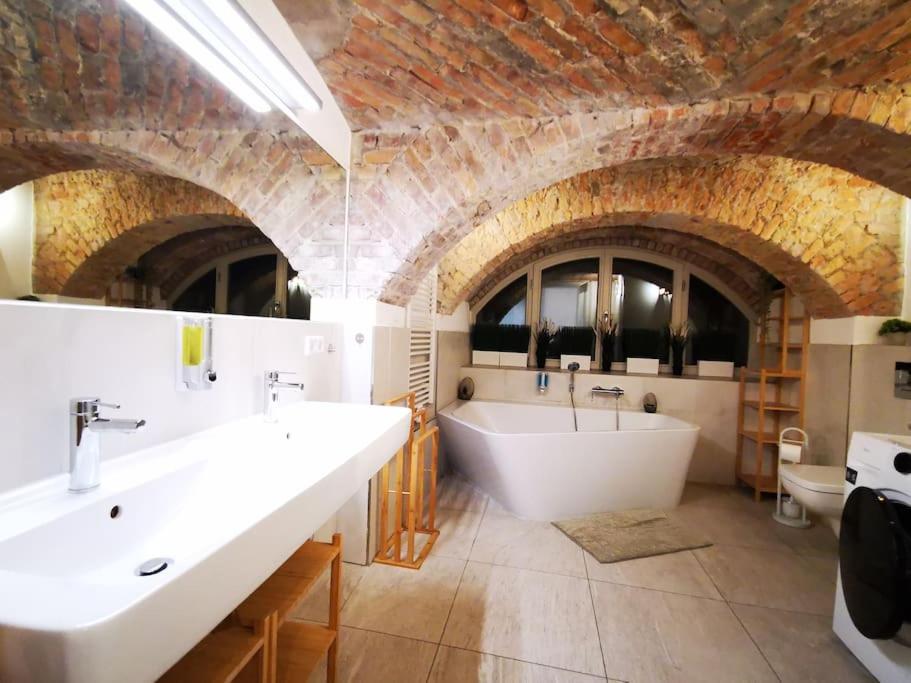 INVAL by ROCKCHAIR Apartments l SUPERHOST Status l 2 Bedrooms Boxspringbeds 2 Bathrooms in City Center 