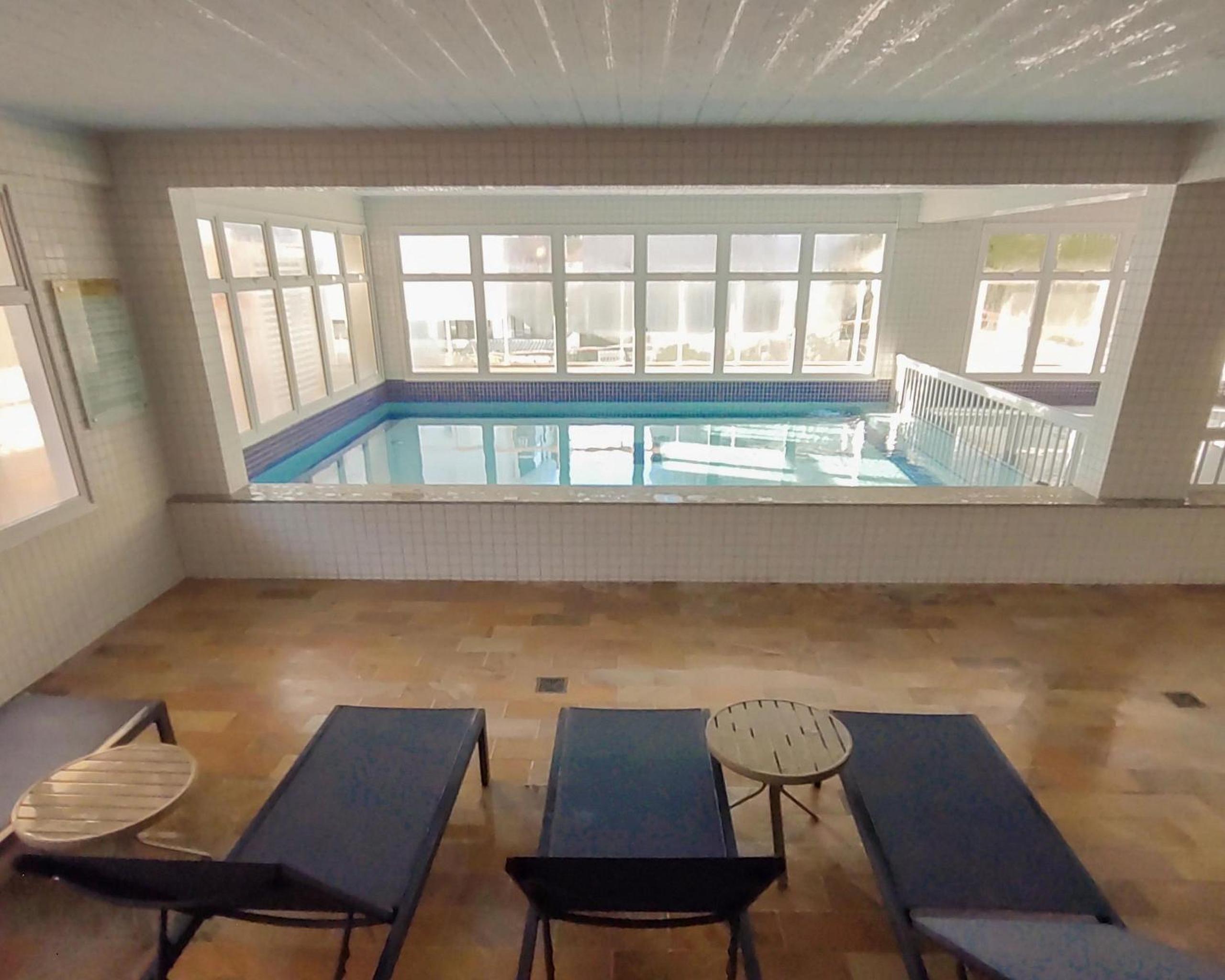 Apartamentos a 100m Praia das Toninhas PISCINA AQUECIDA