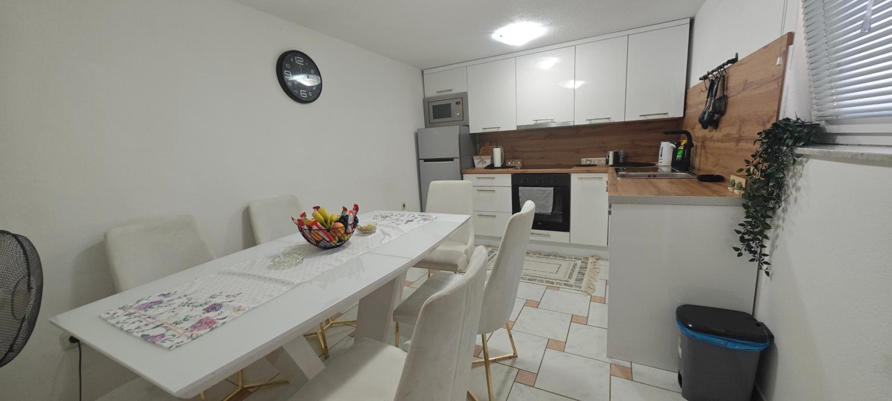 CASA BAYA with garden and river view & parking
