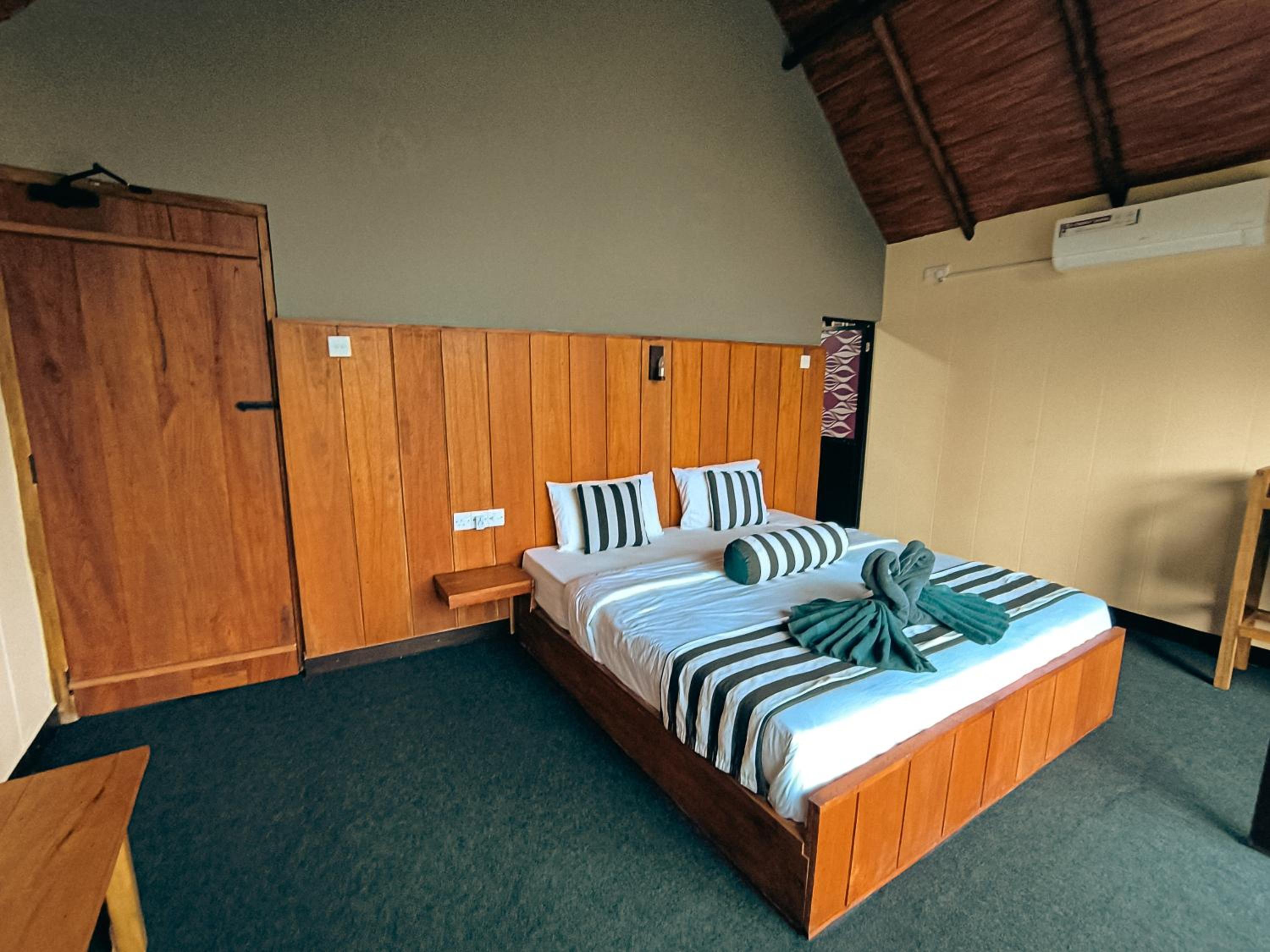 Ella Lovers View Cabins