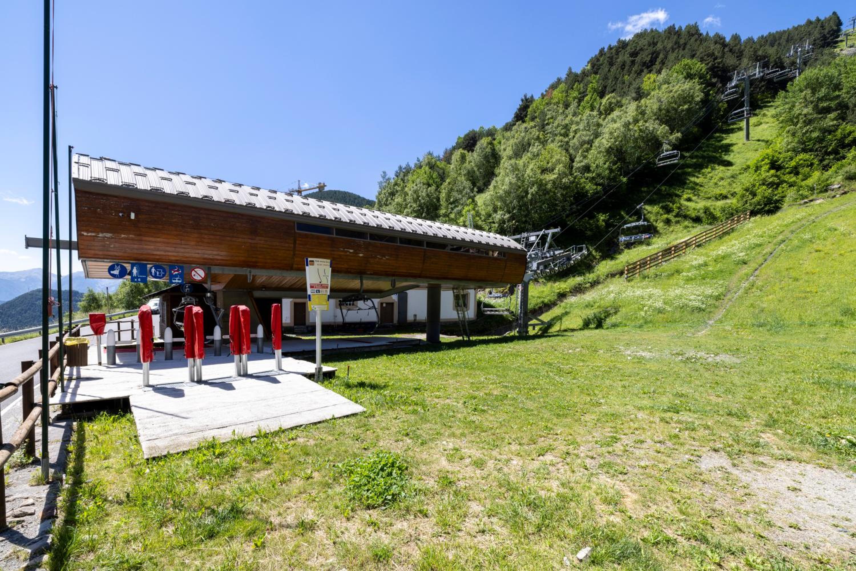 Increibles Vistas Al Valle De Arinsal NY - A Pie De Pistas - Parking Incluido l by BonesVacances