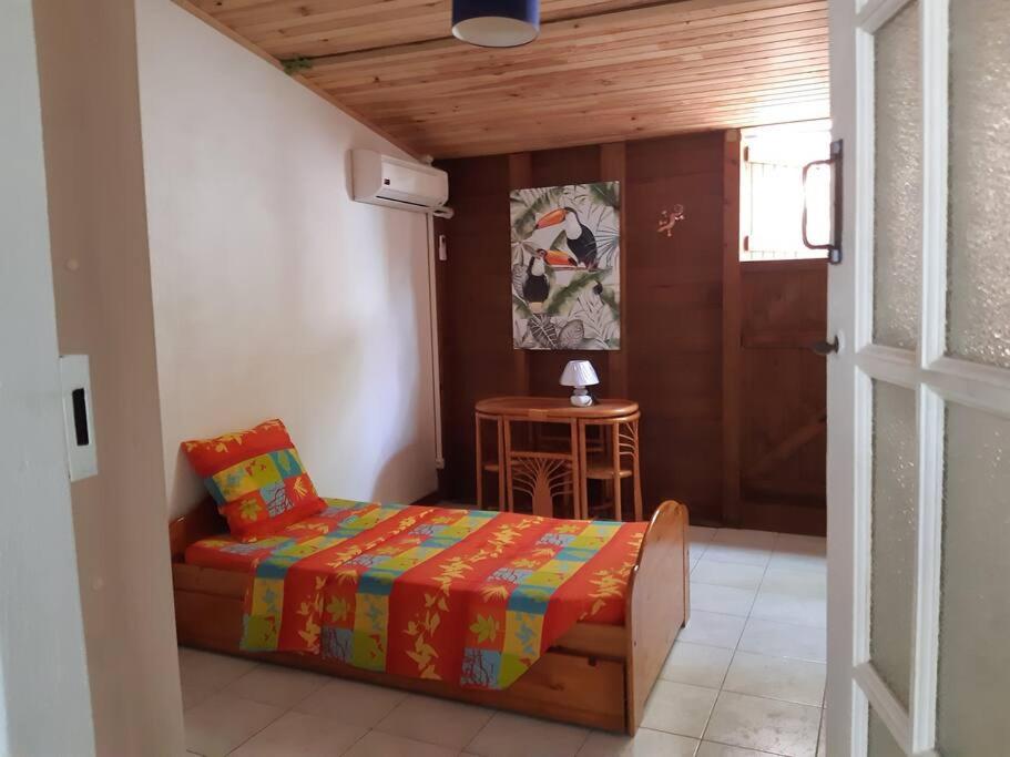 Charmant bungalow dans le bourg de Sainte Anne view 5