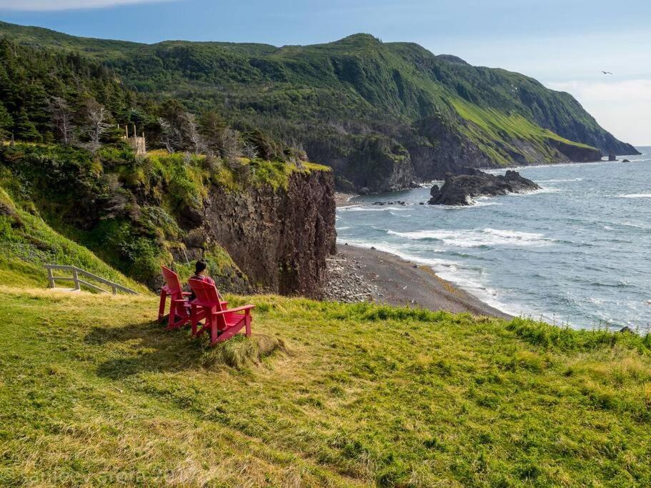 The Sullivan Suite 5 Bedroom home, on 5 acres in Gros Morne