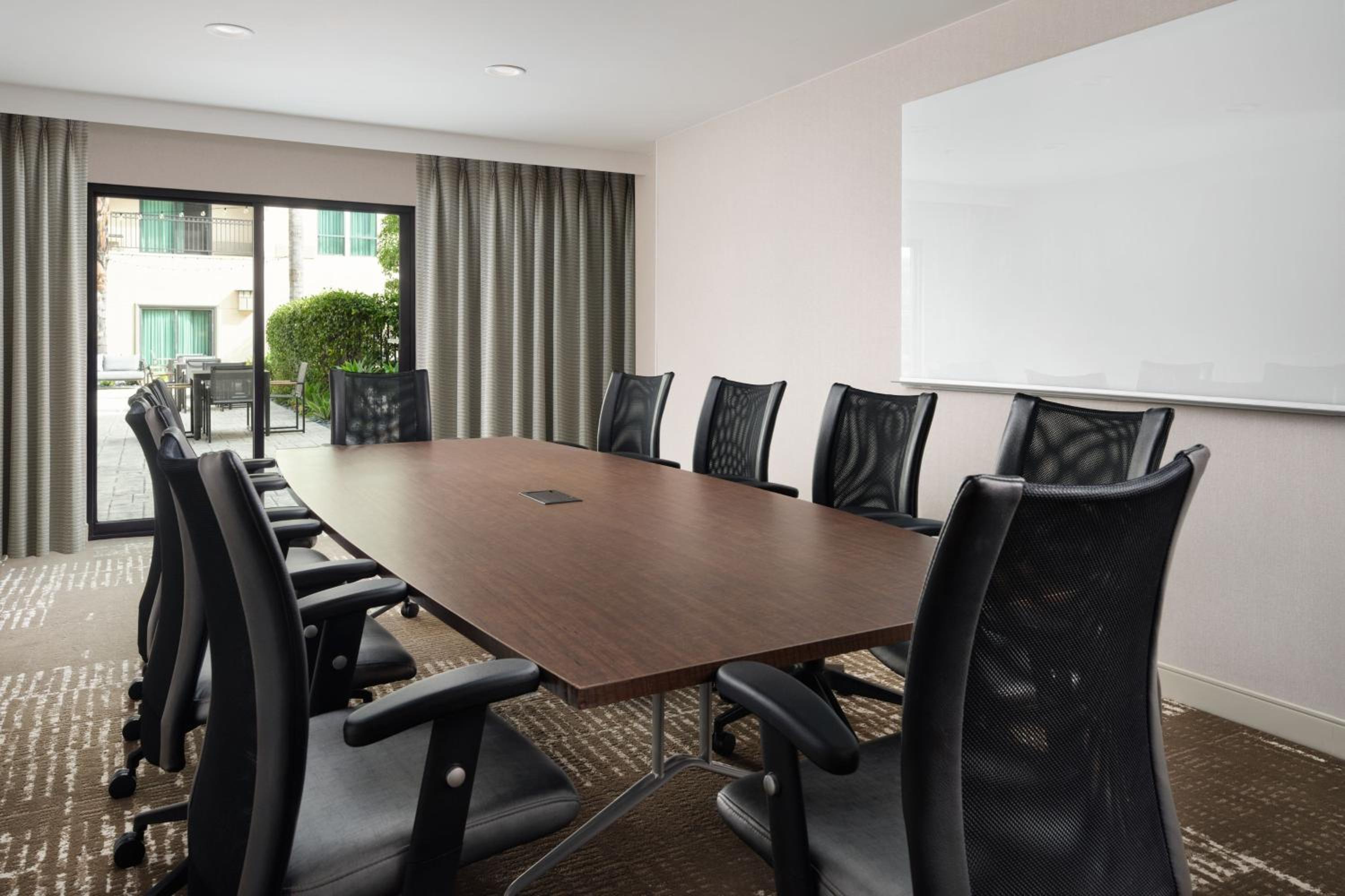 Courtyard by Marriott Los Angeles Pasadena Old Town - Property Image 24