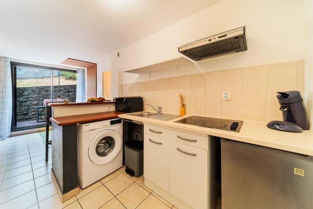 Studio Urbain avec jardin à quelques minutes du centre ville de Saint-Denis avec Terrasse et Parking Privé idéal pour 2 à 4 personnes view 5