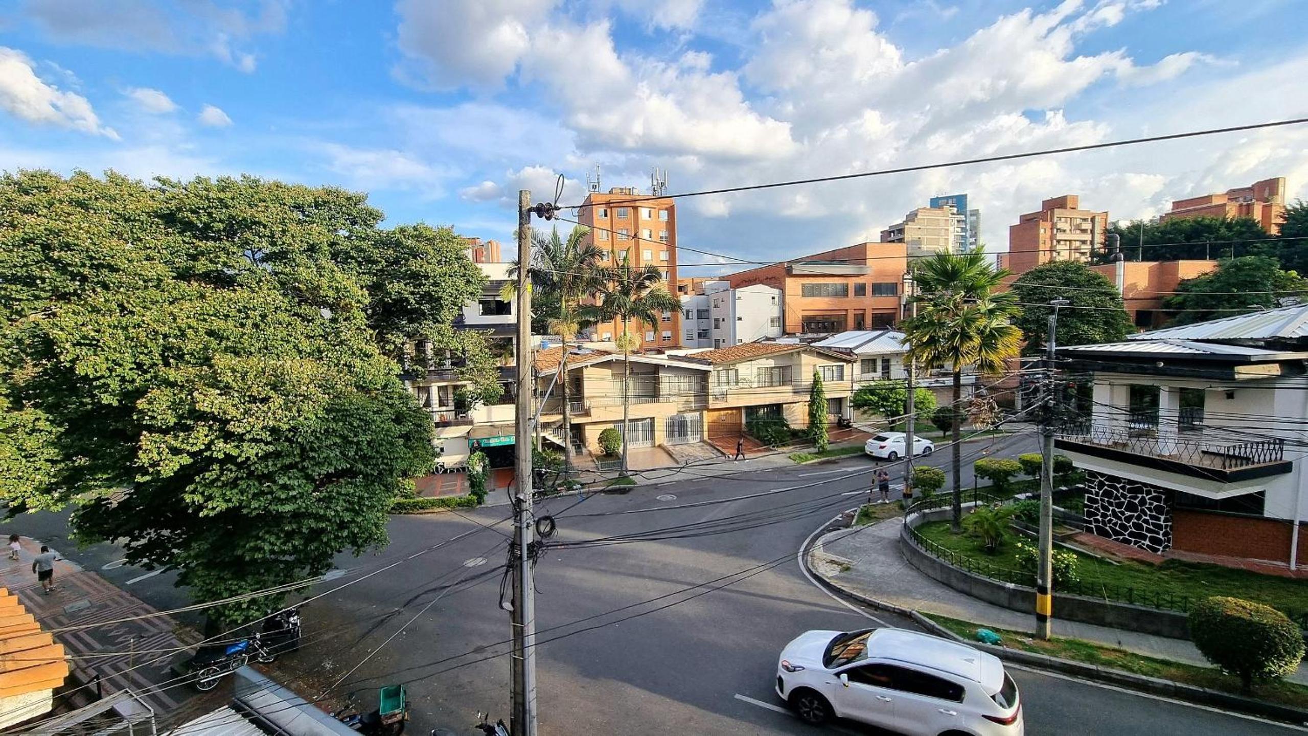 ED SANTO TOMAS LAURELES MEDELLIN