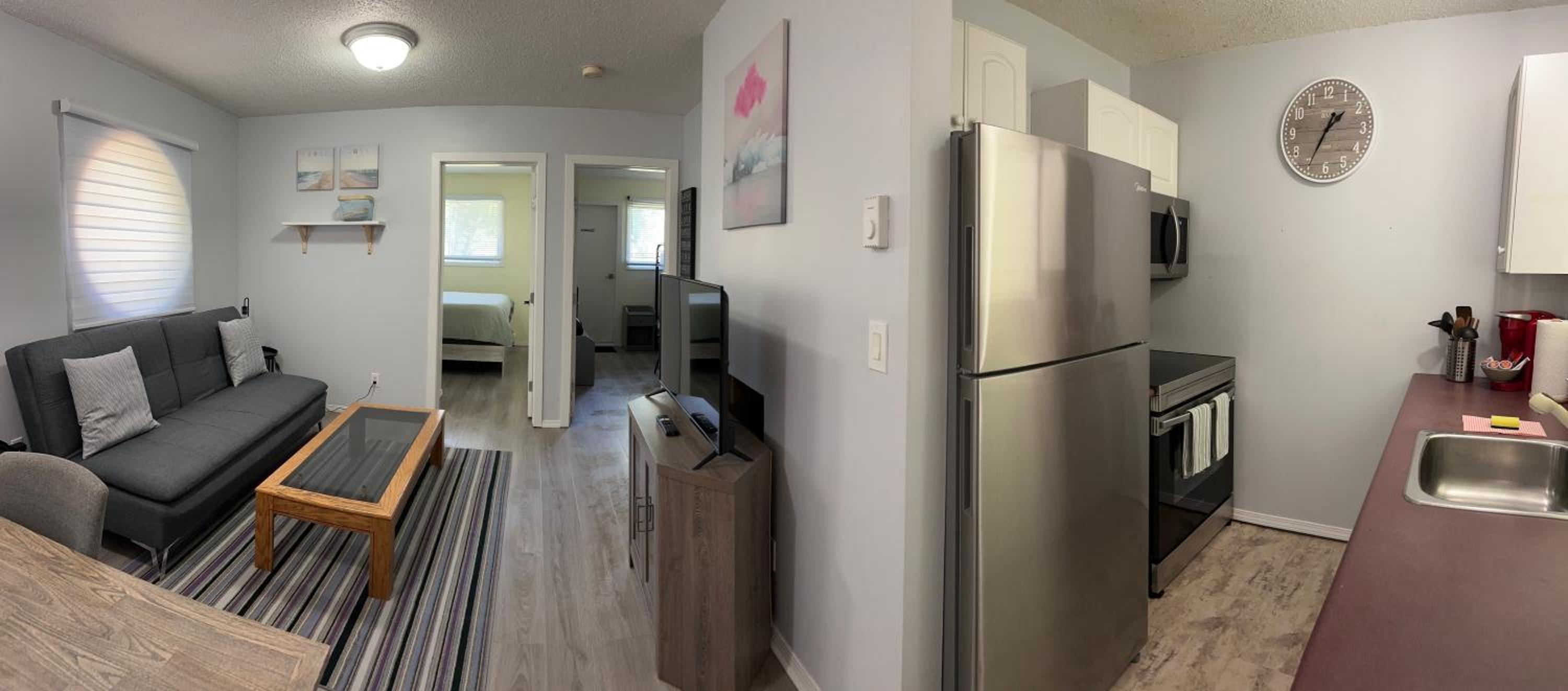 Lovely 2 bedroom condo, 2 minute walk fr downtown