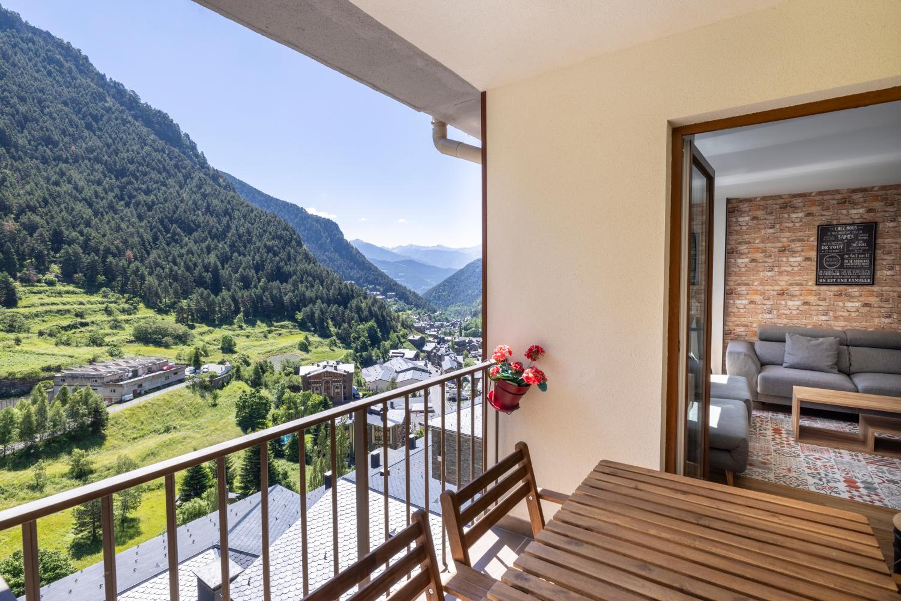 Increibles Vistas Al Valle De Arinsal NY - A Pie De Pistas - Parking Incluido l by BonesVacances