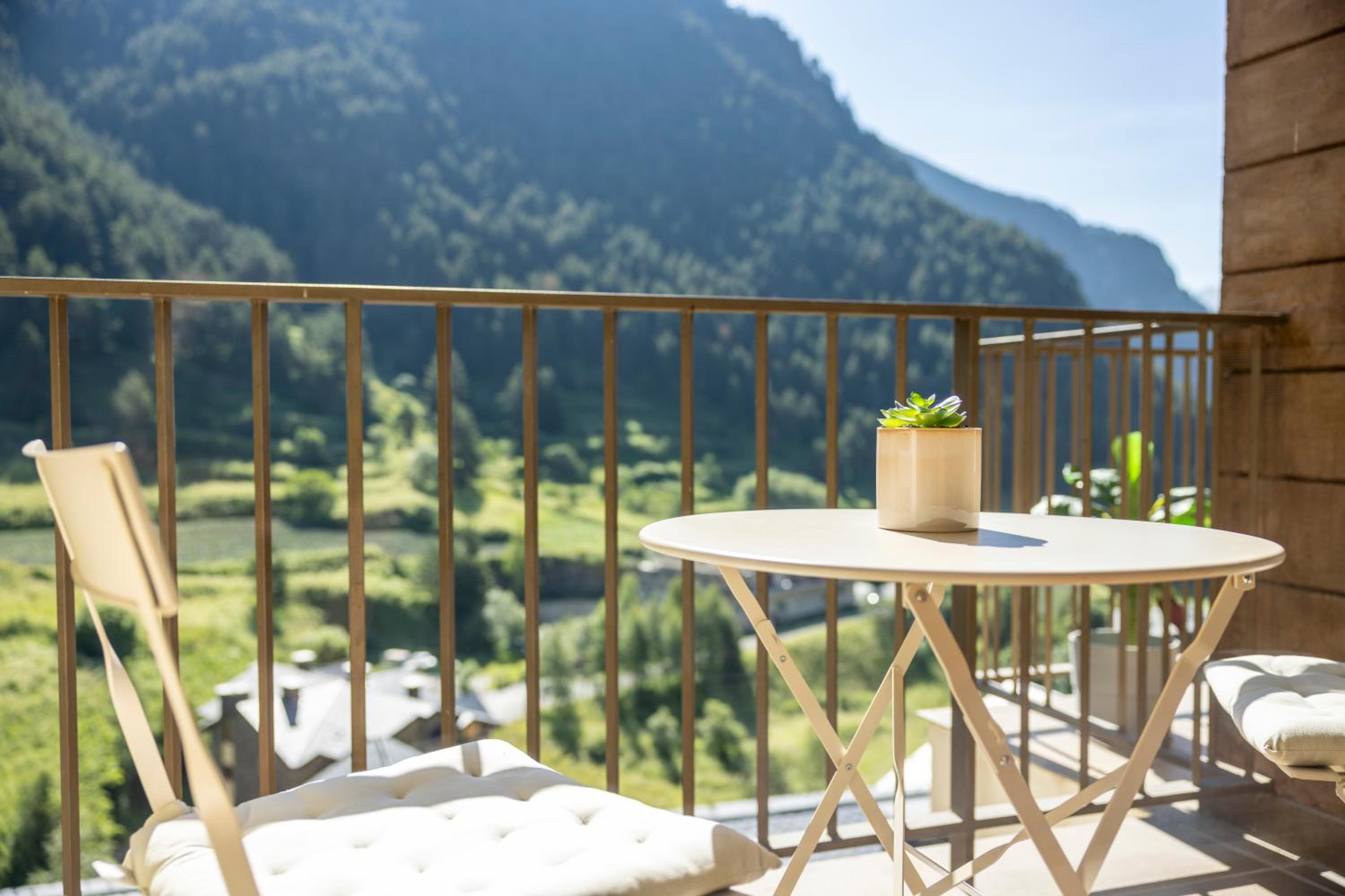 Vistas PRECIOSAS Al Valle De Arinsal - 6PAX- A Pie De Pistas & ESQUÍ - Free Parking l by BonesVacances