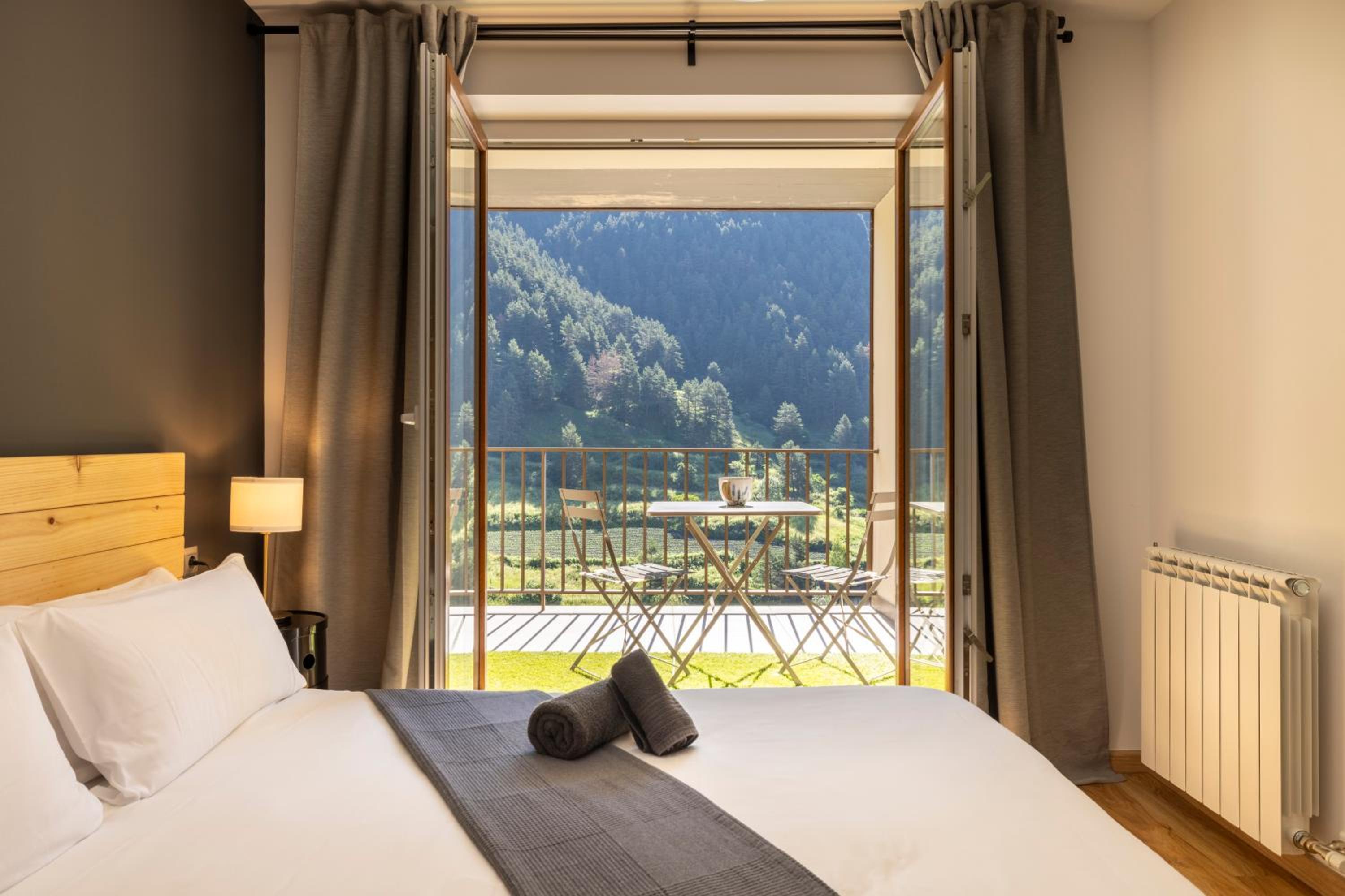 Vistas PRECIOSAS Al Valle De Arinsal - 6PAX- A Pie De Pistas & ESQUÍ - Free Parking l by BonesVacances