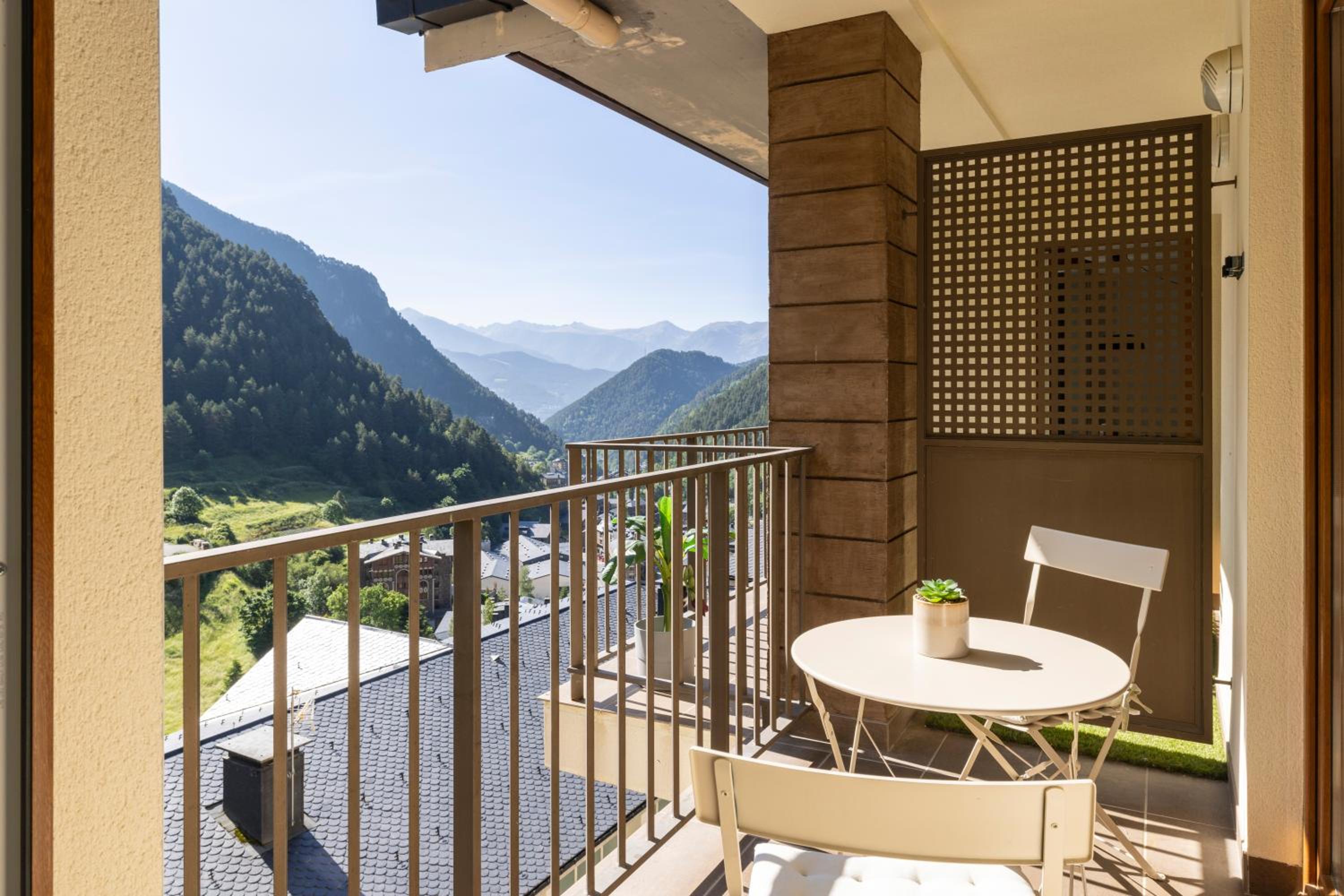 Vistas PRECIOSAS Al Valle De Arinsal - 6PAX- A Pie De Pistas & ESQUÍ - Free Parking l by BonesVacances